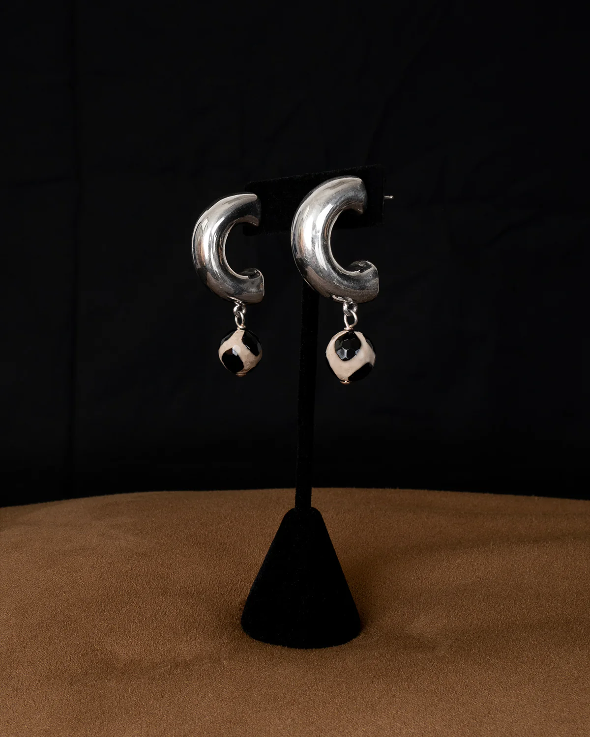 ear A2430 - Image 3