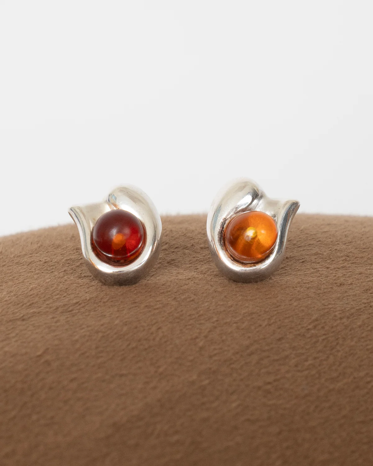 ear A2442 - Image 3