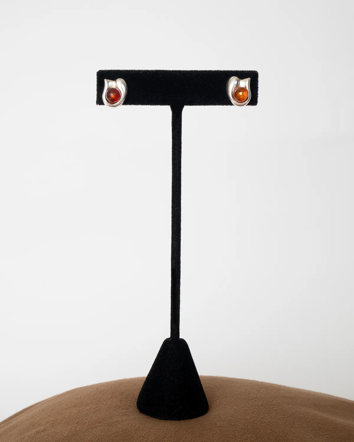 ear A2442 - Image 5