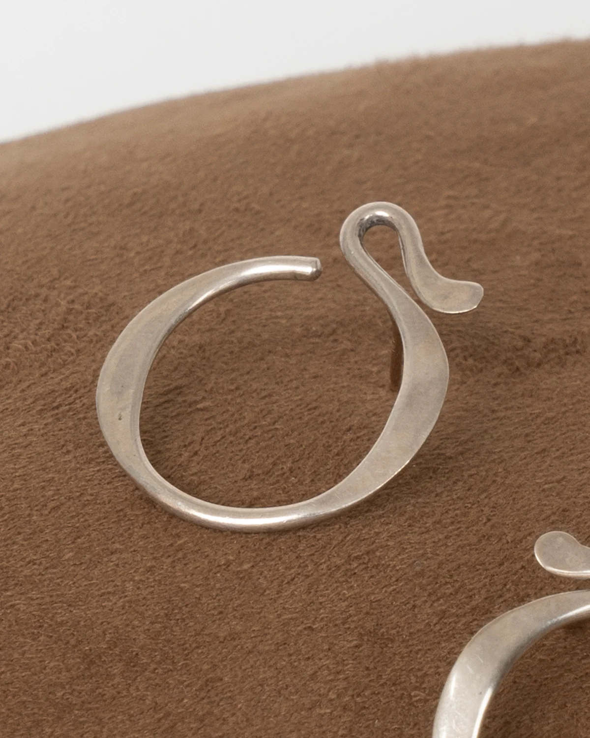ear A2446 - Image 3