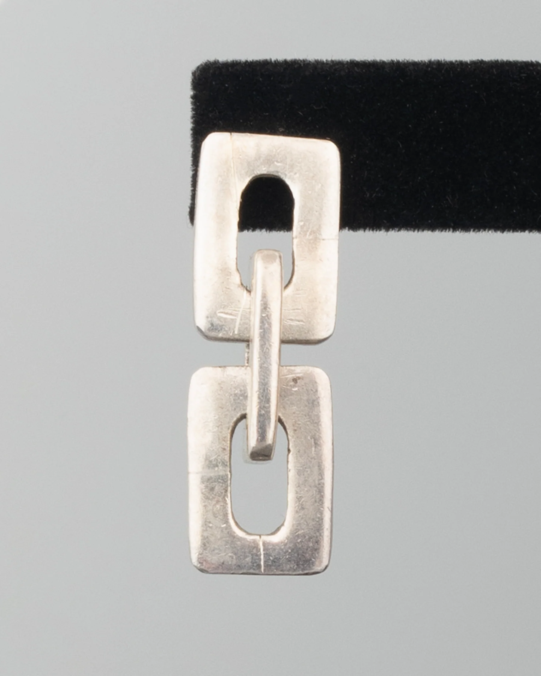 ear A2513 - Image 4