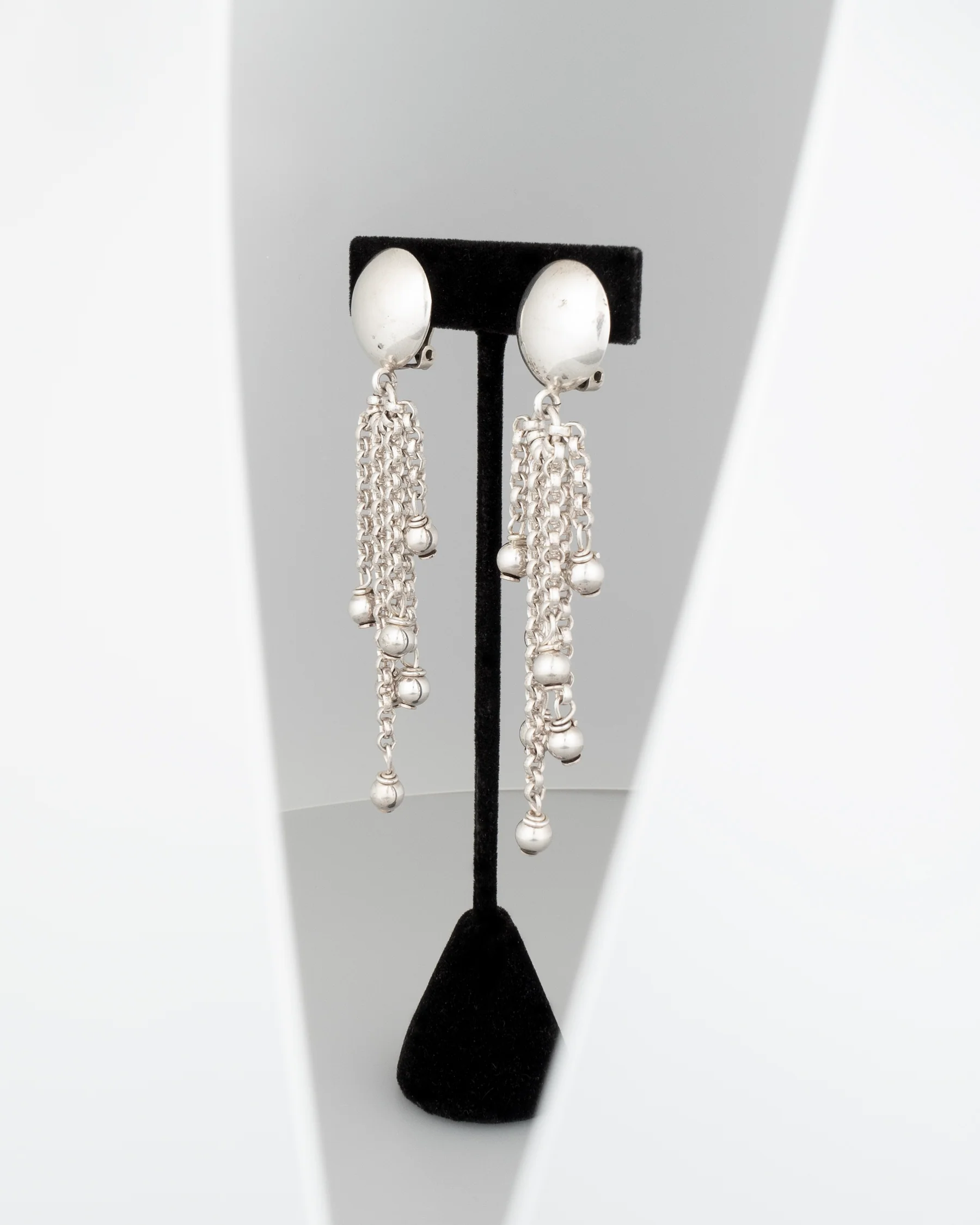 ear A2518 - Image 3