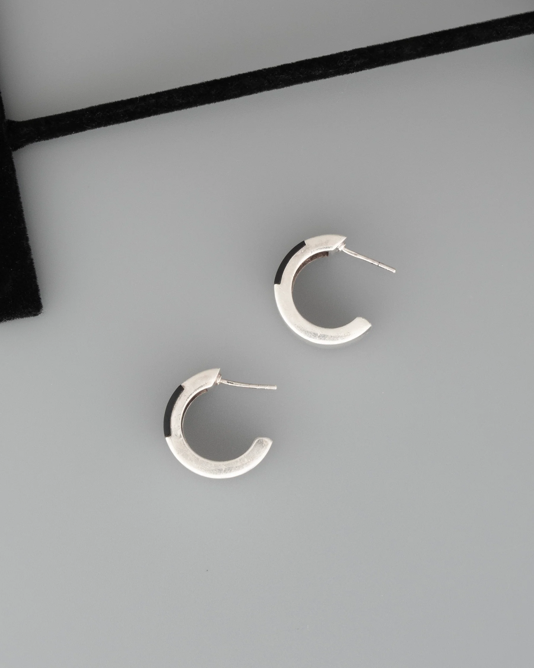 ear A2549 - Image 2