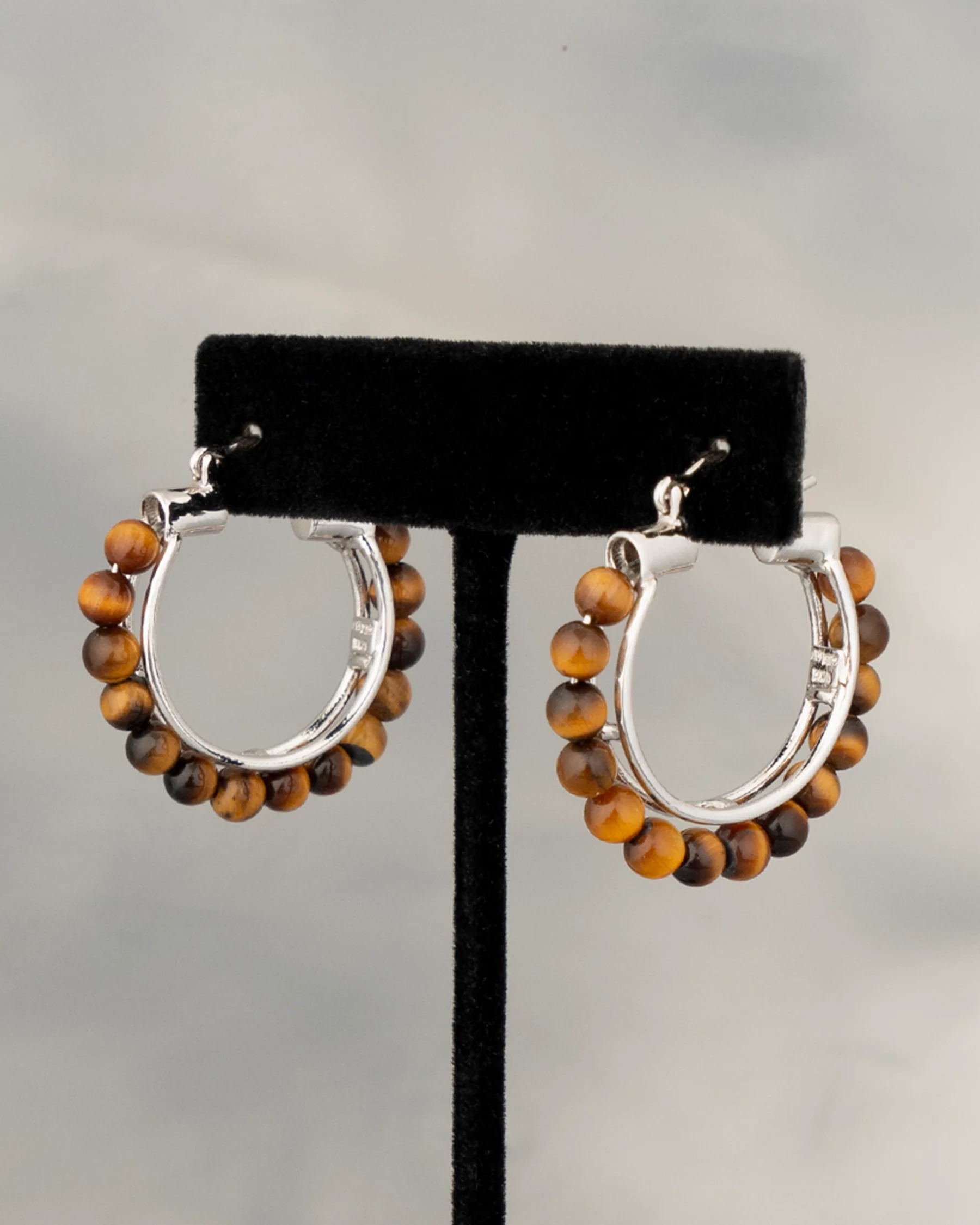 ear A2553 - Image 2