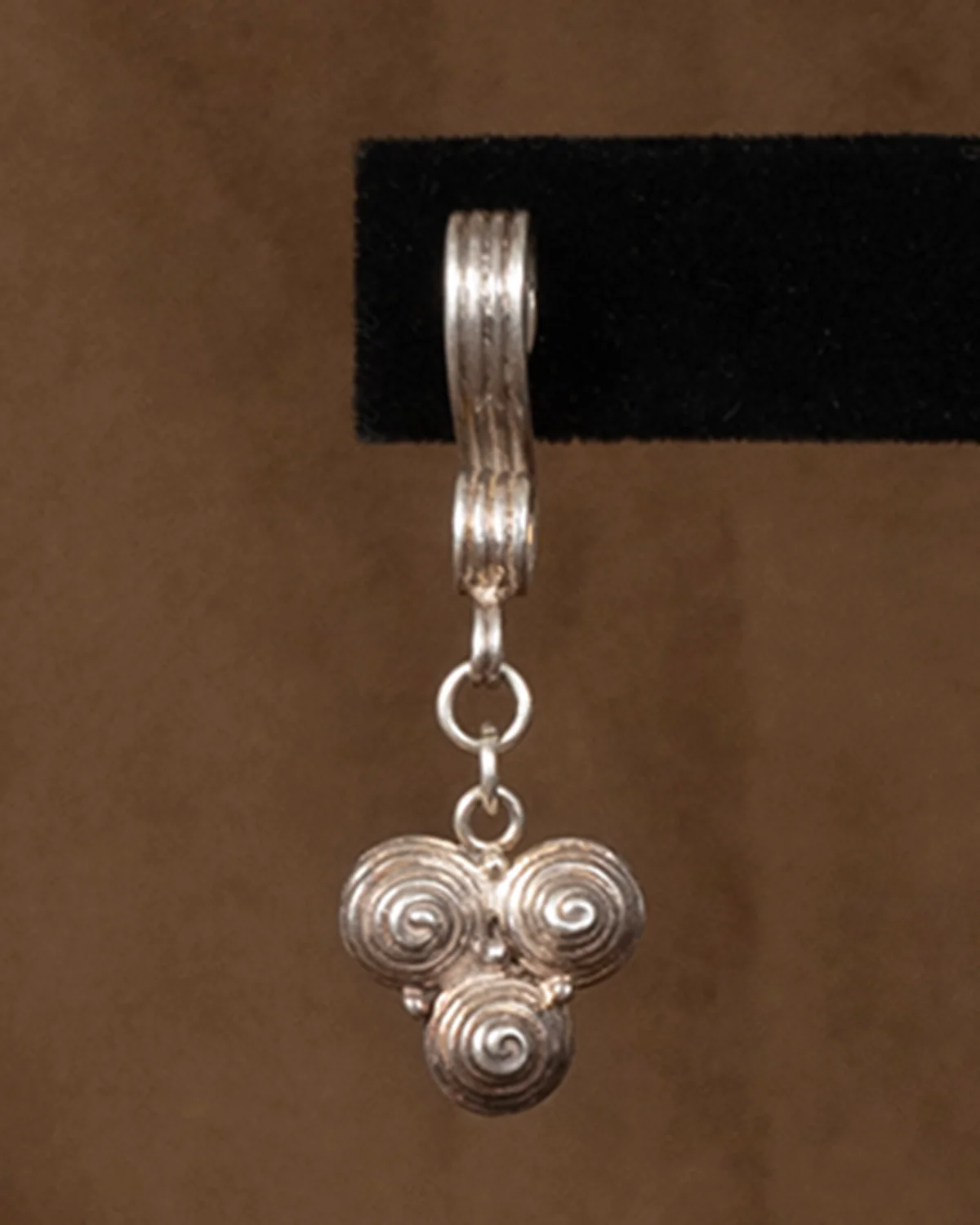 ear D2410 - Image 4
