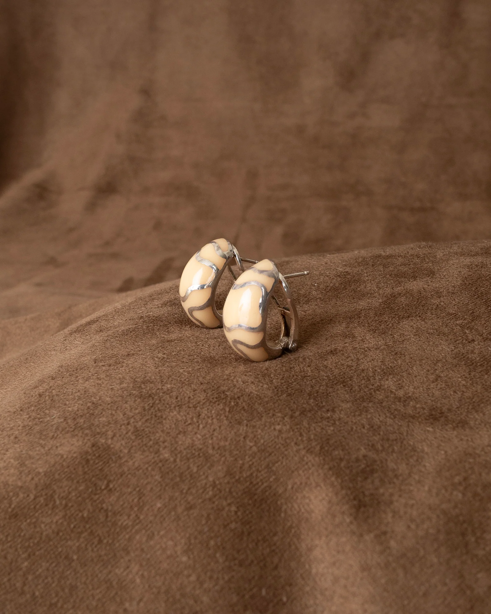 ear F2415 - Image 3