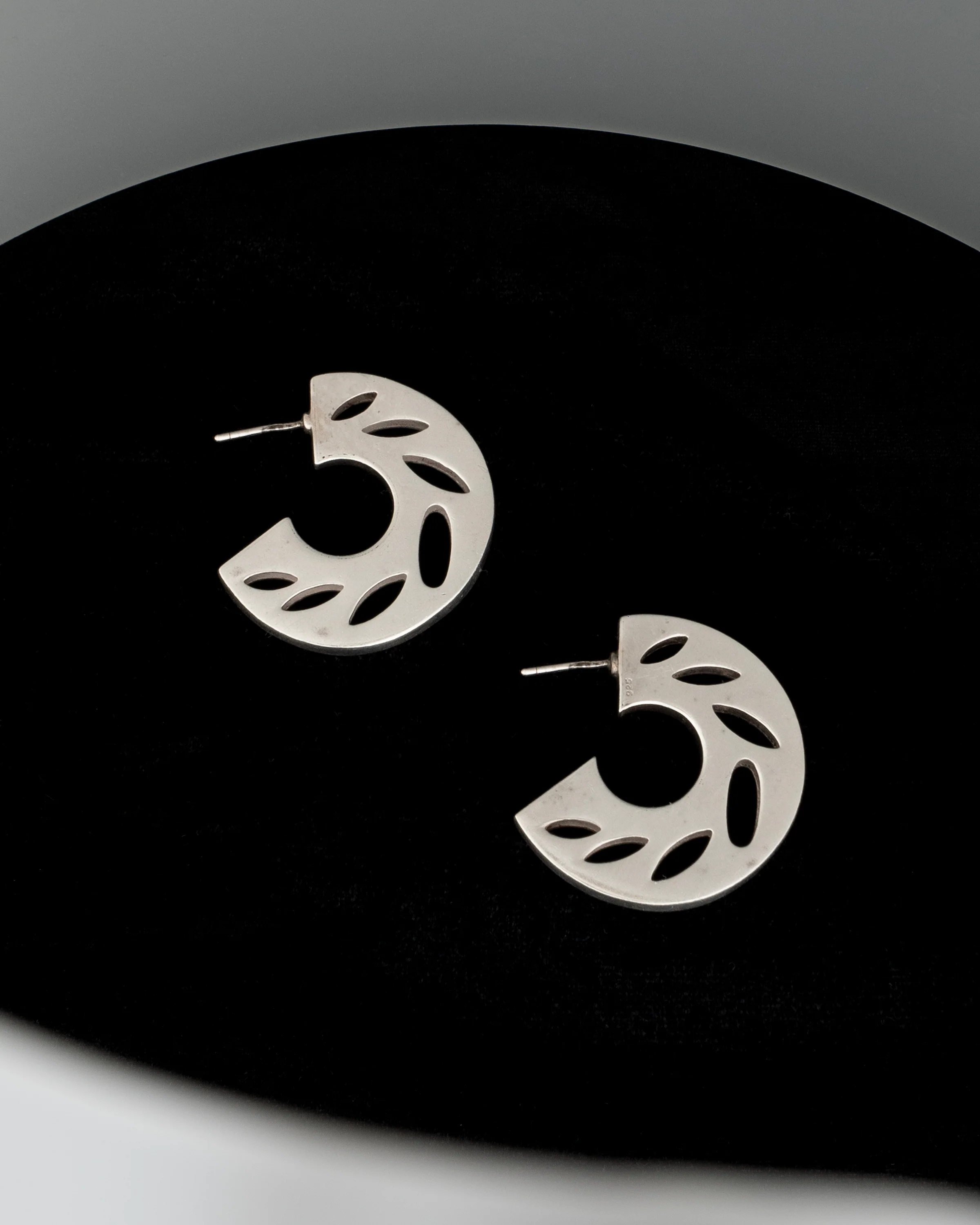 ear F2501