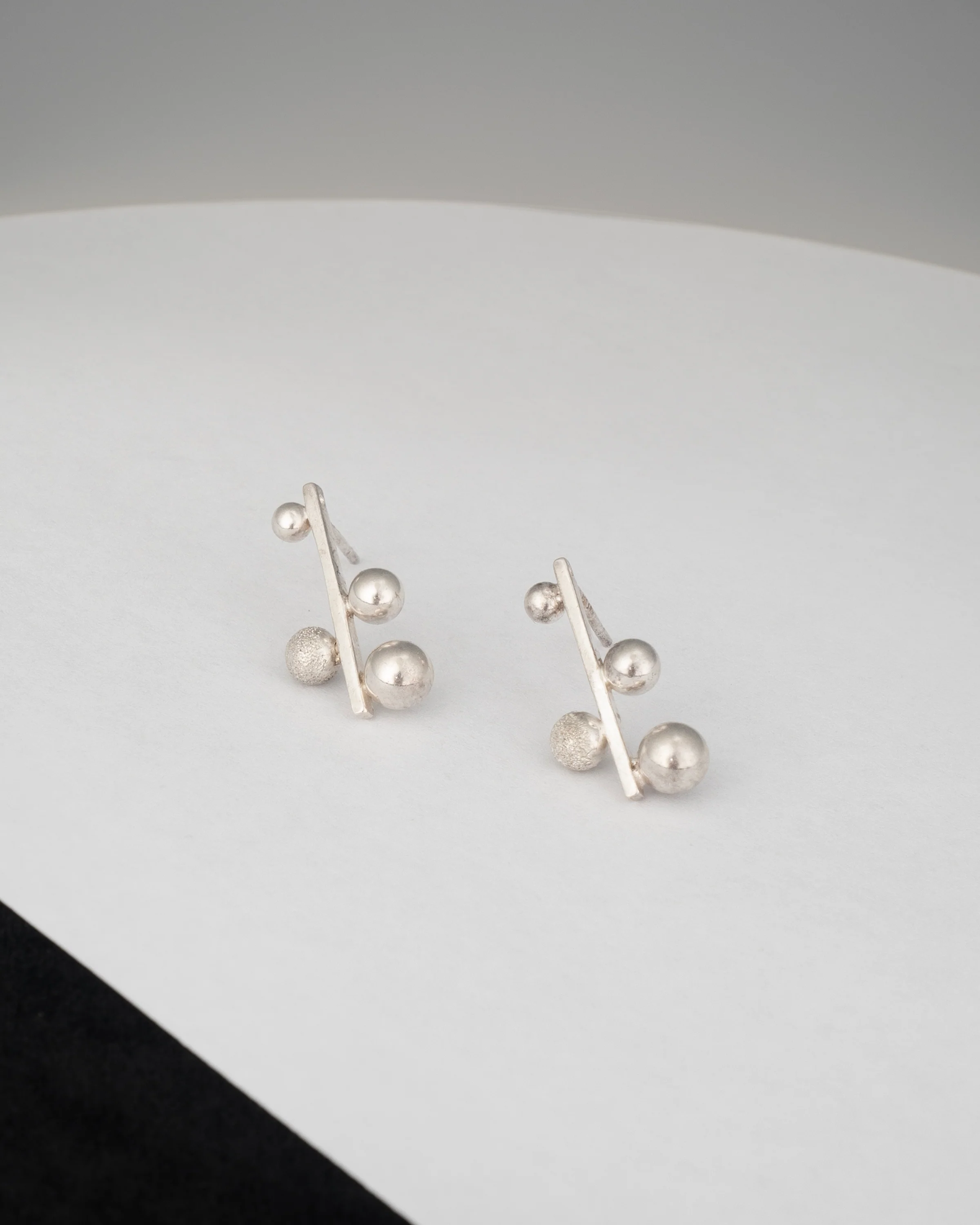 ear F2504