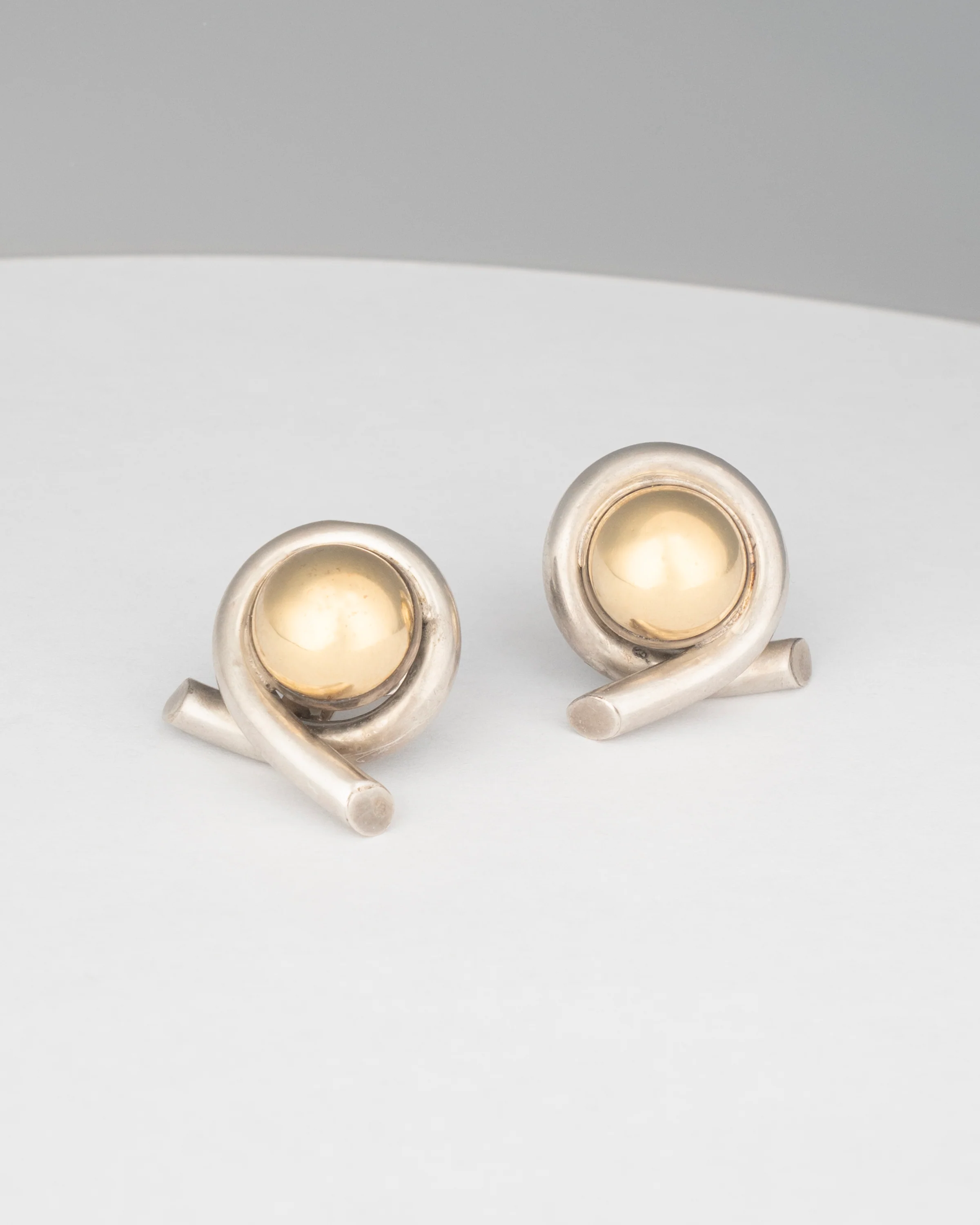ear F2506