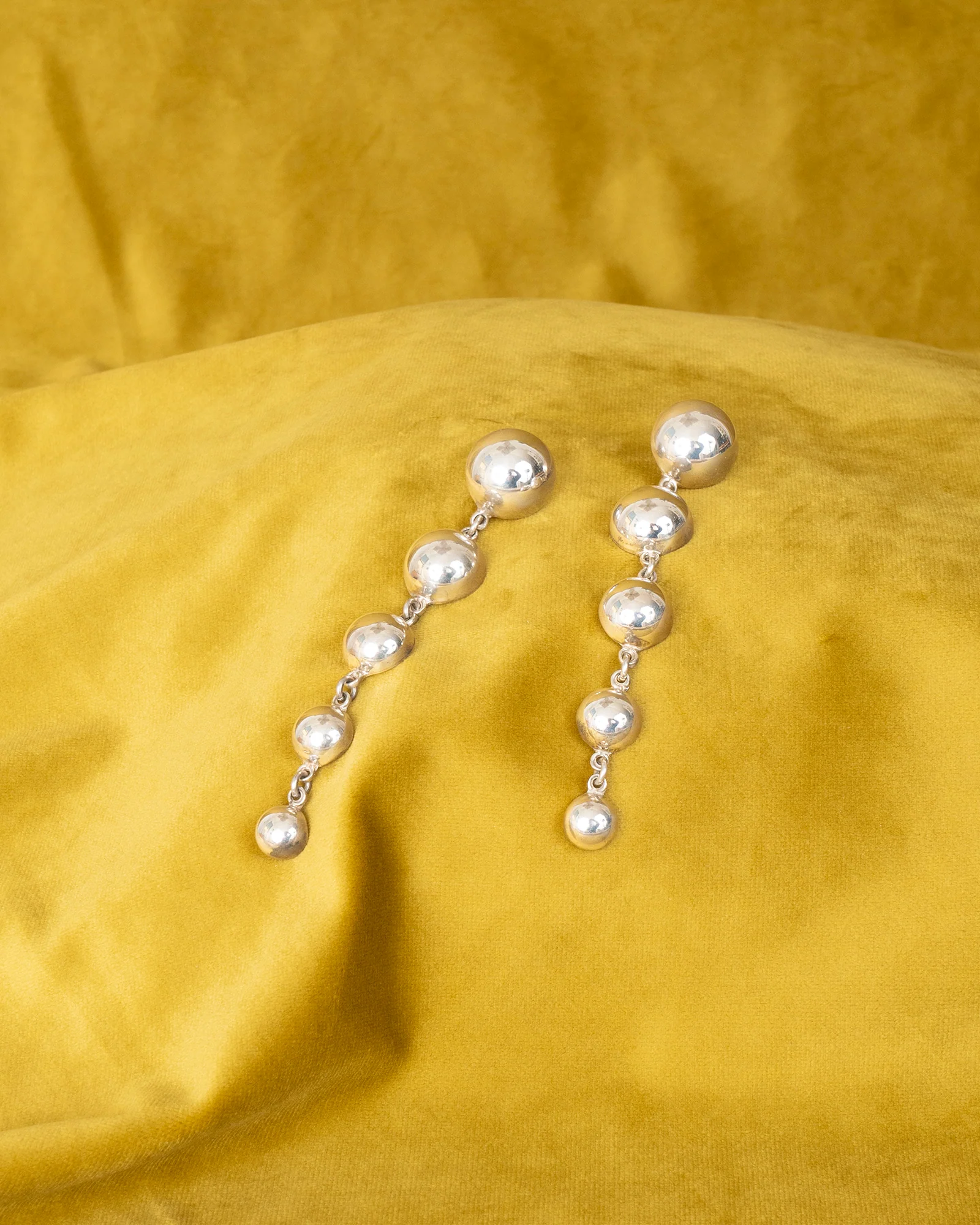 ear J2409 - Image 3