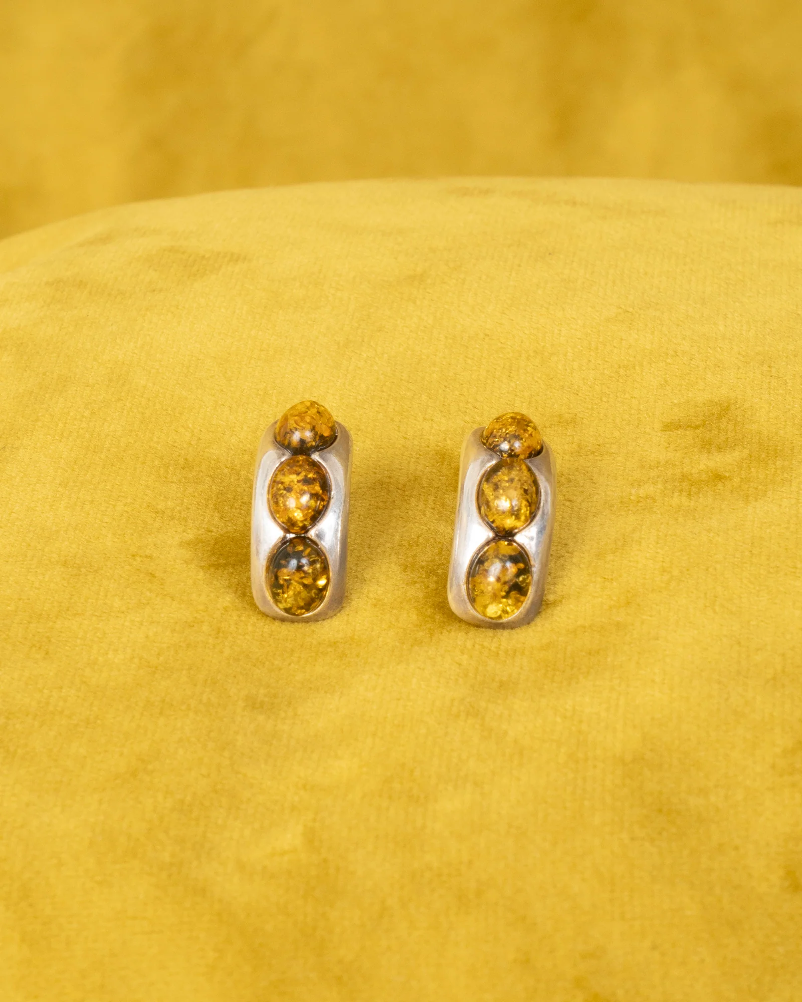 ear J2423 - Image 3