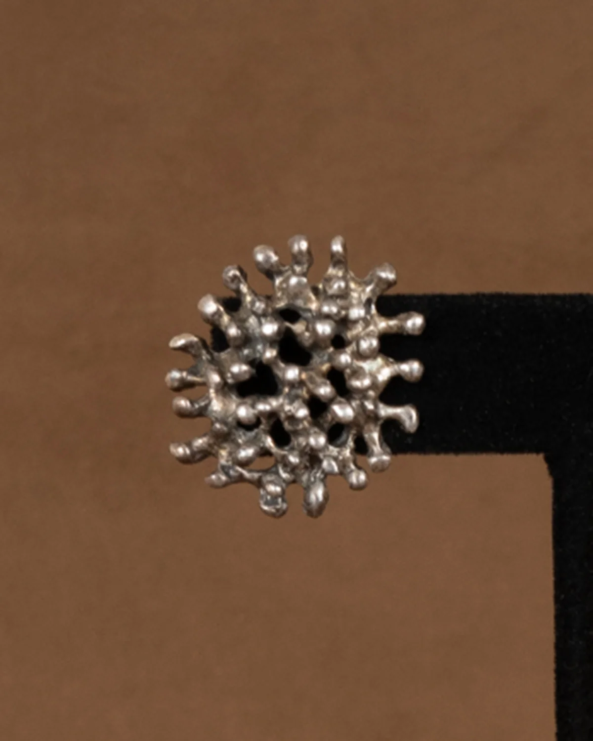 ear J2513 - Image 4