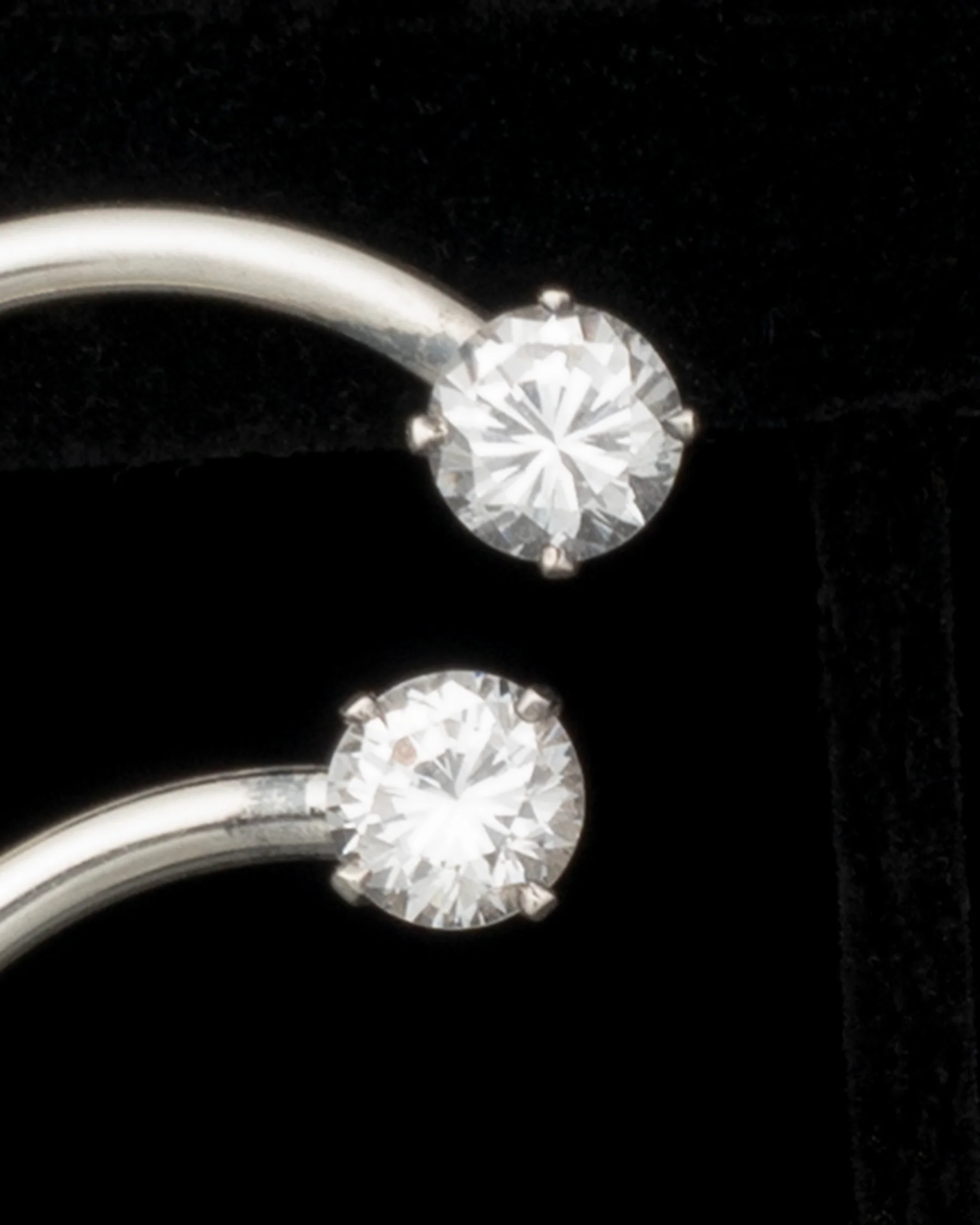 ear J2559 - Image 4