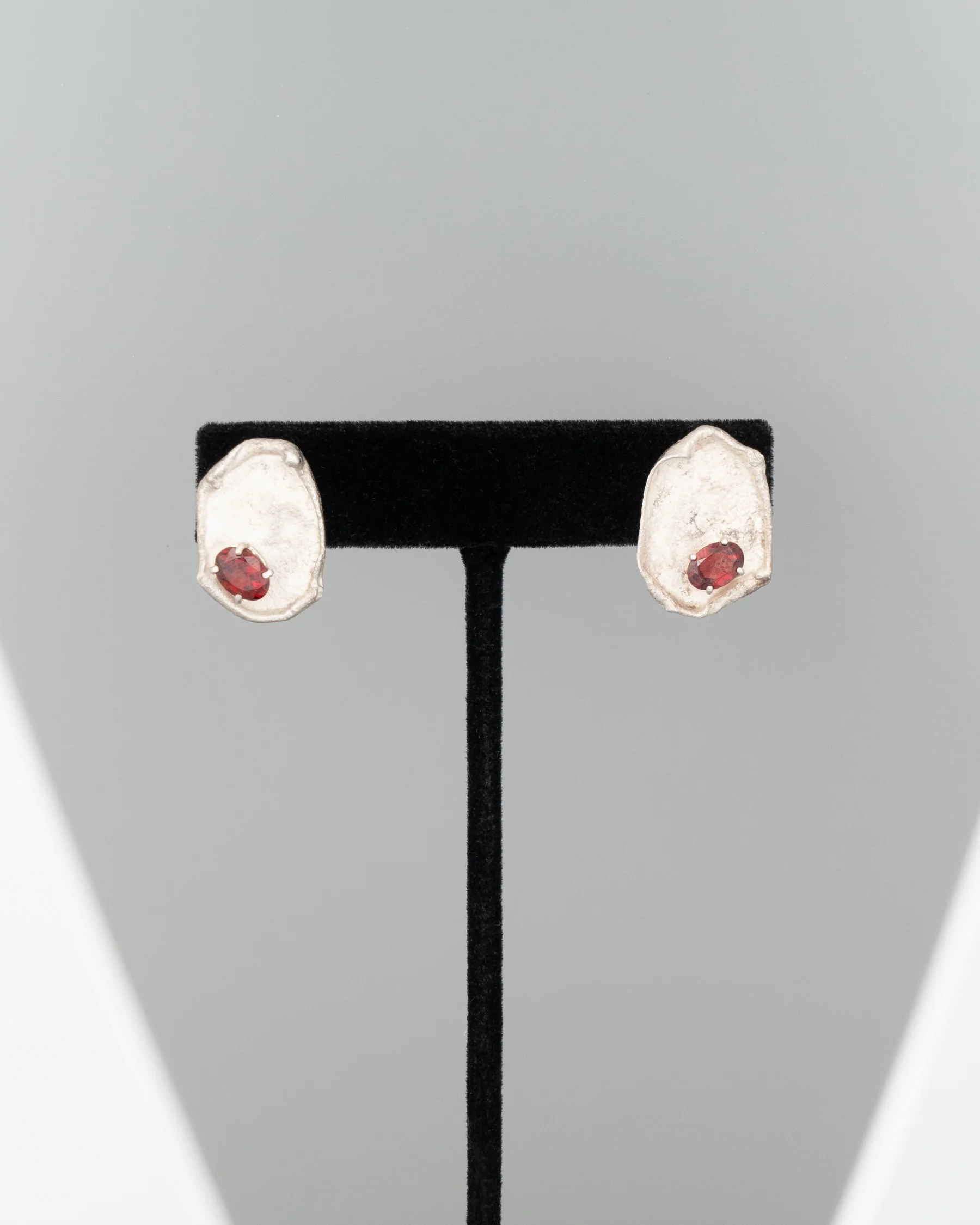 ear J2562