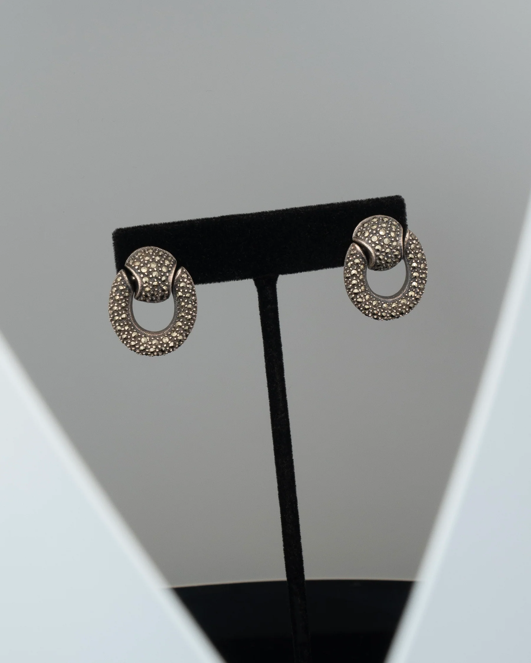 ear J2567
