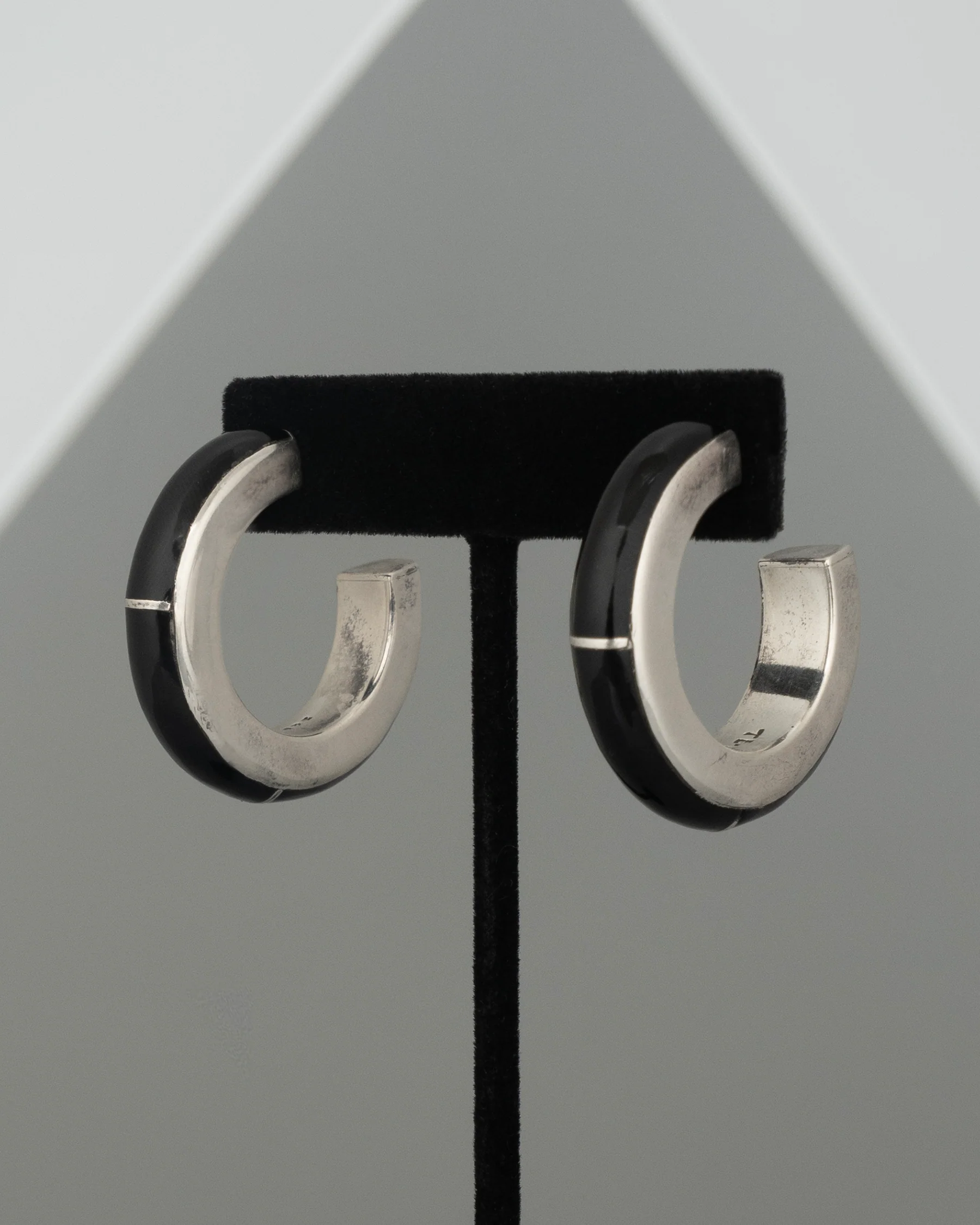 ear J2619