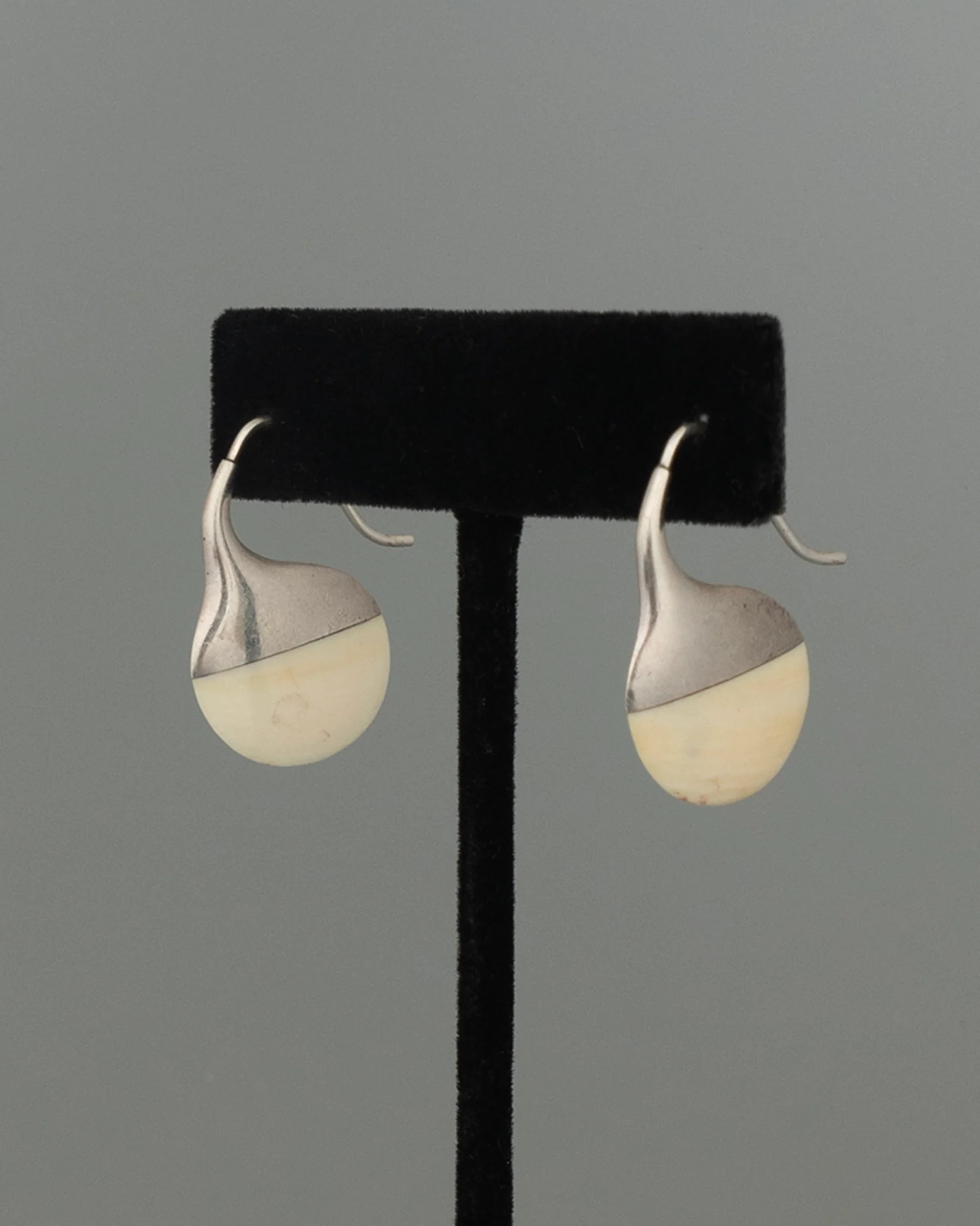 ear J2620 - Image 2