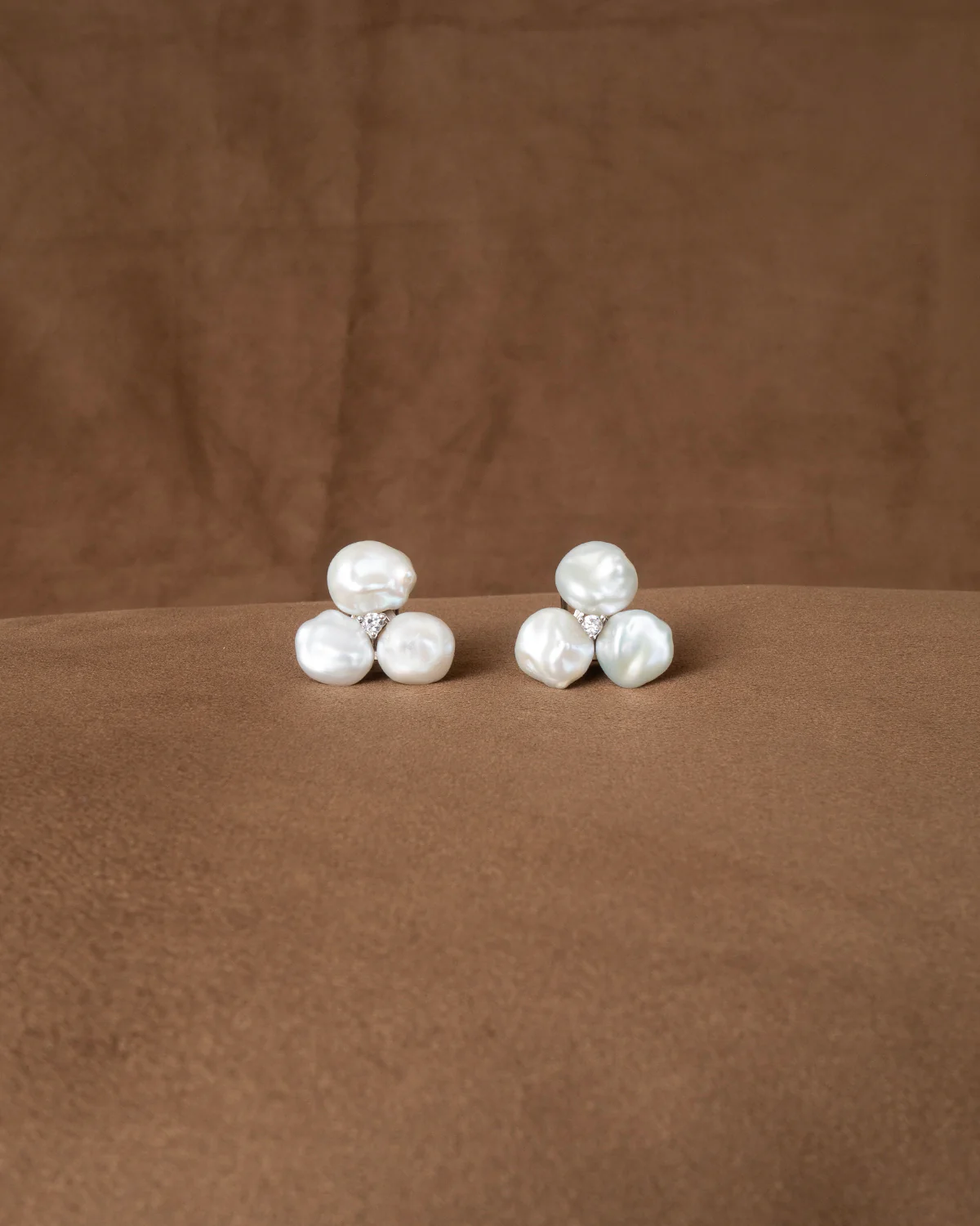 ear M2437 - Image 2