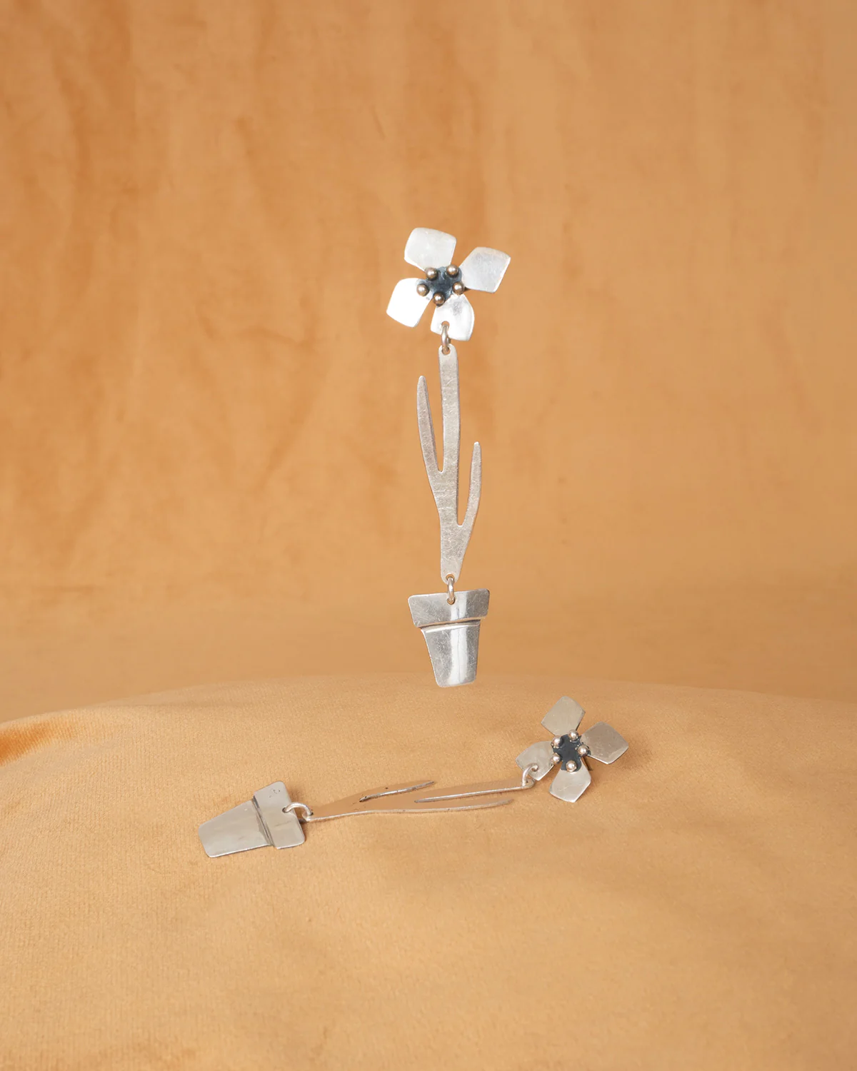 ear J2468 - Image 3