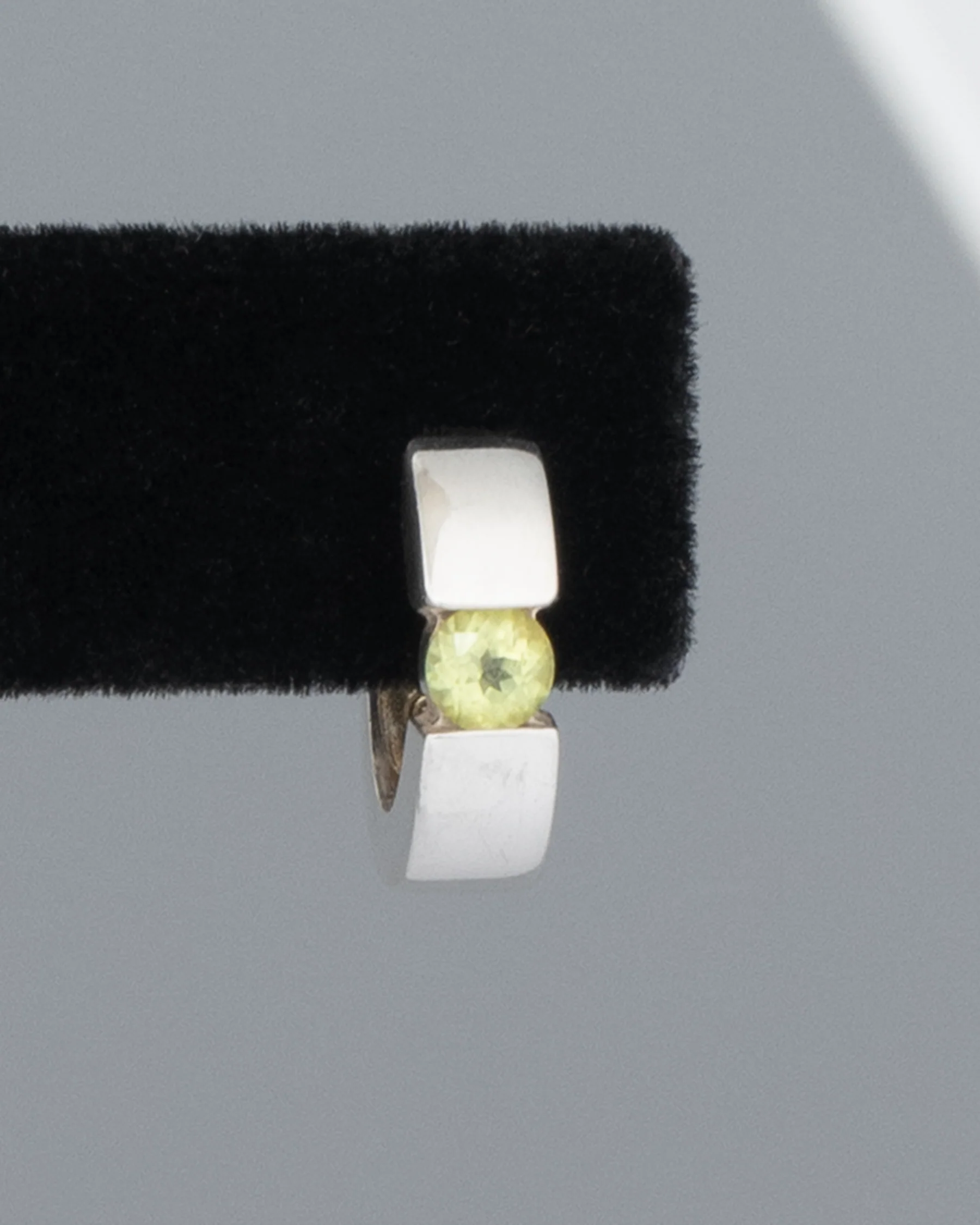 ear M2511 - Image 2