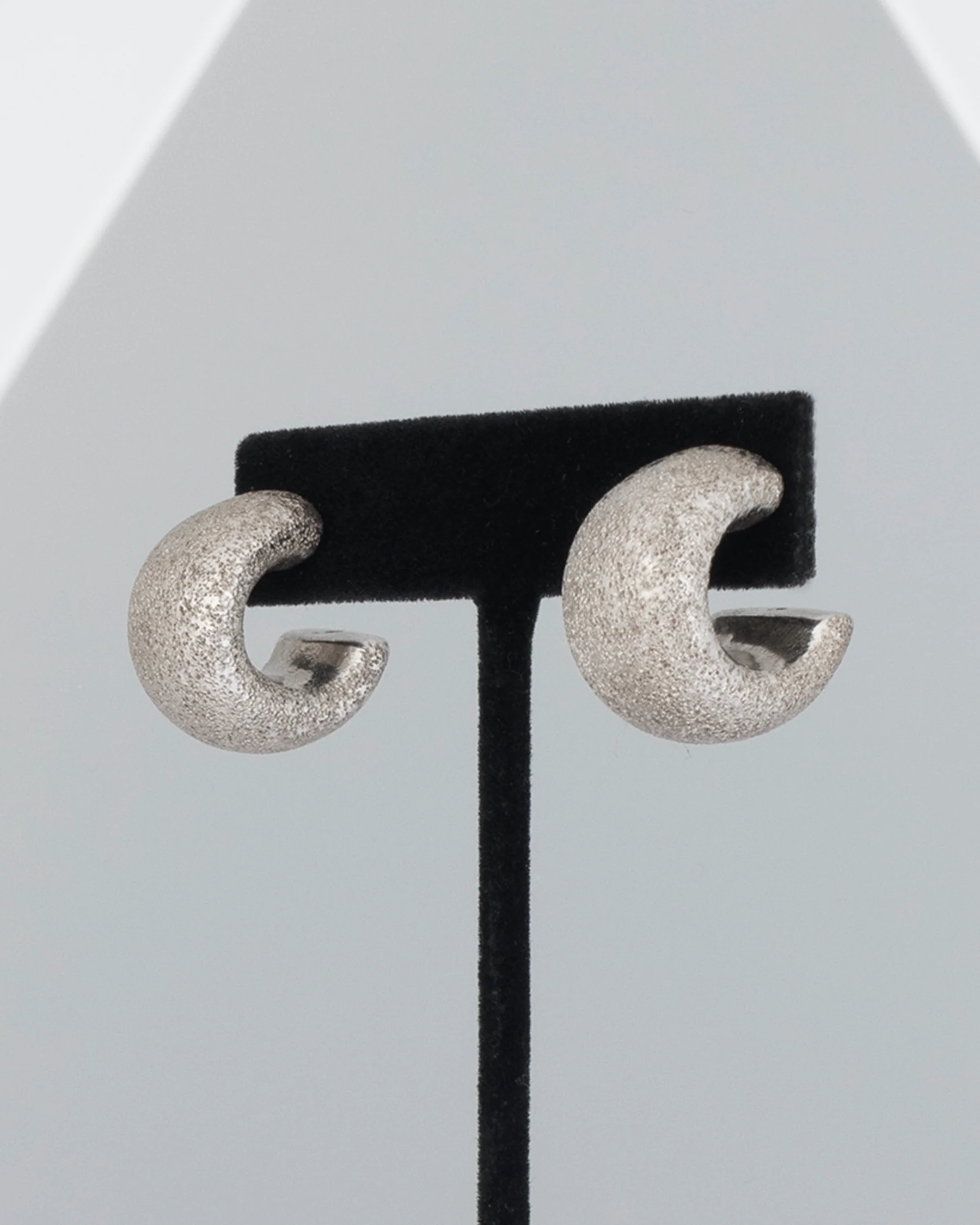 ear M2513