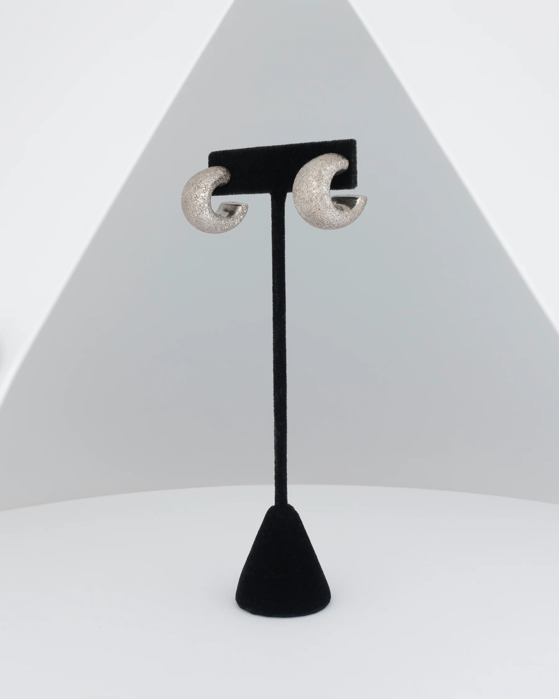 ear M2513 - Image 4