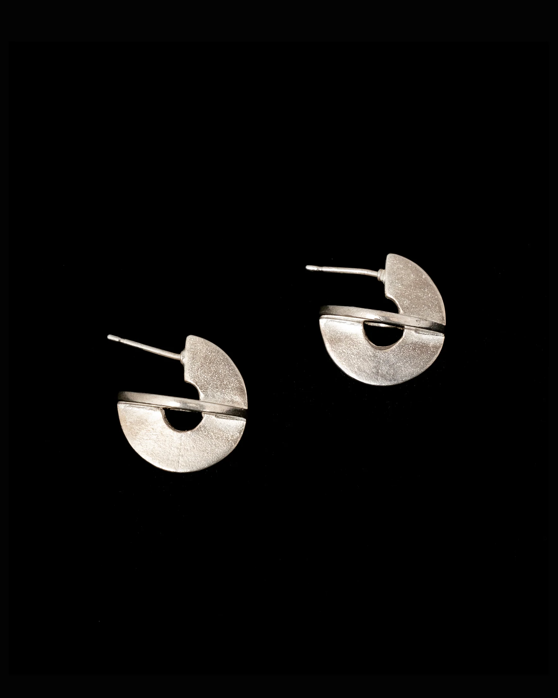 ear M2515 - Image 4