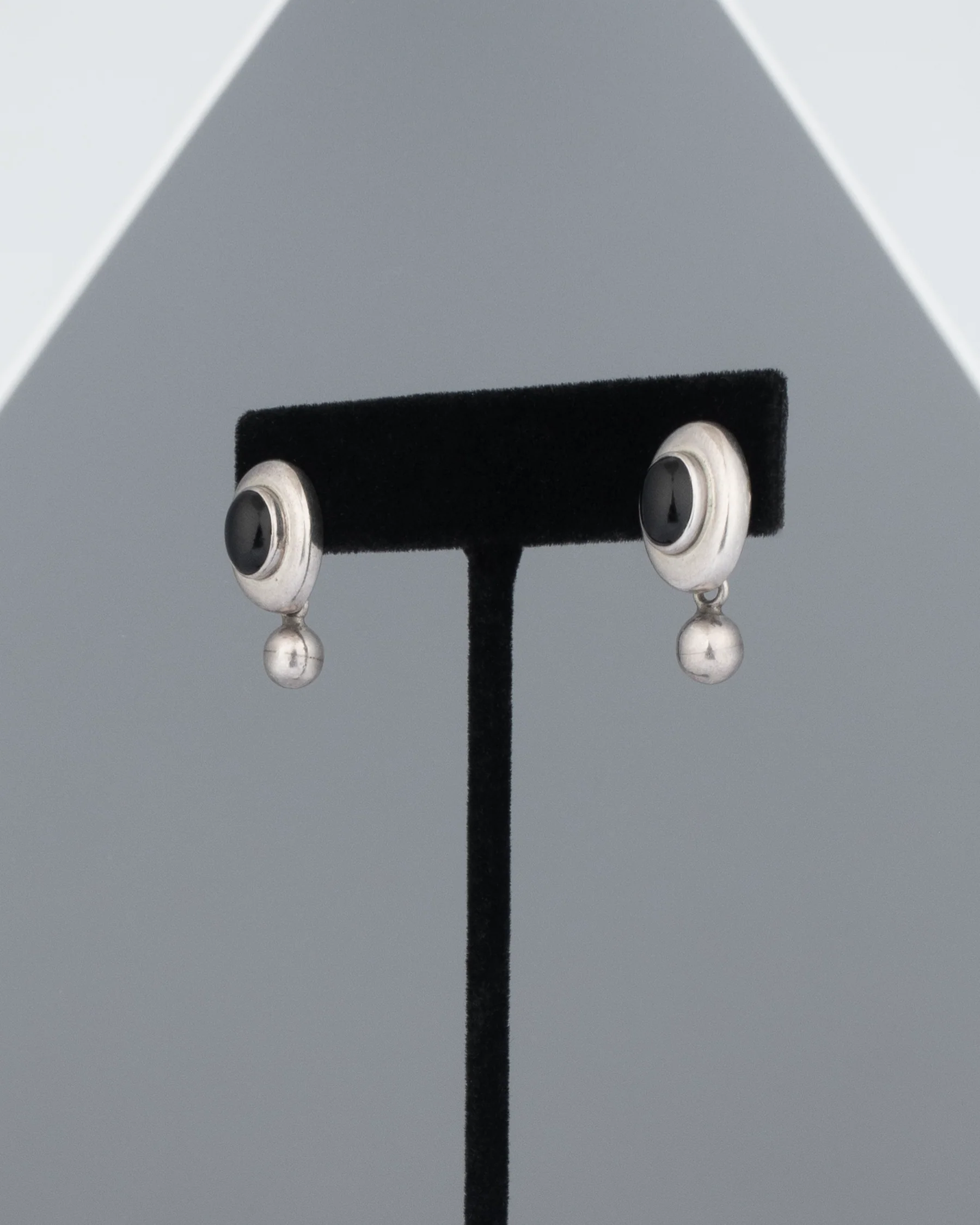 ear M2516 - Image 2