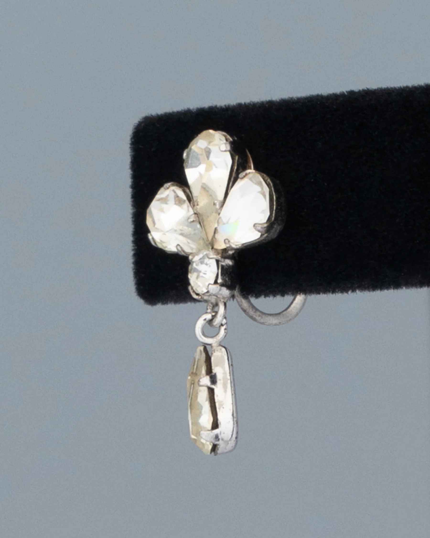 ear M2518 - Image 2