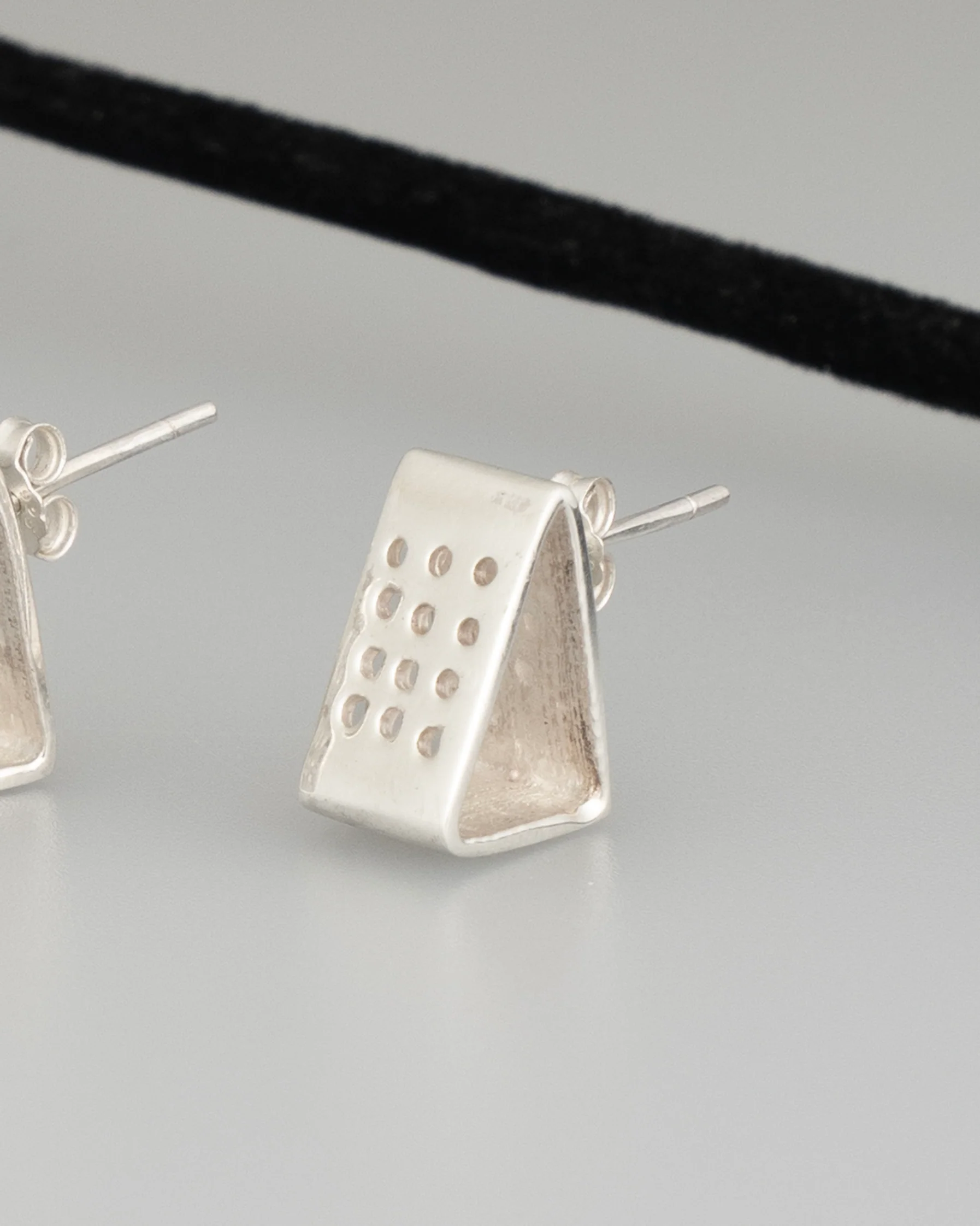 ear N2518 - Image 3