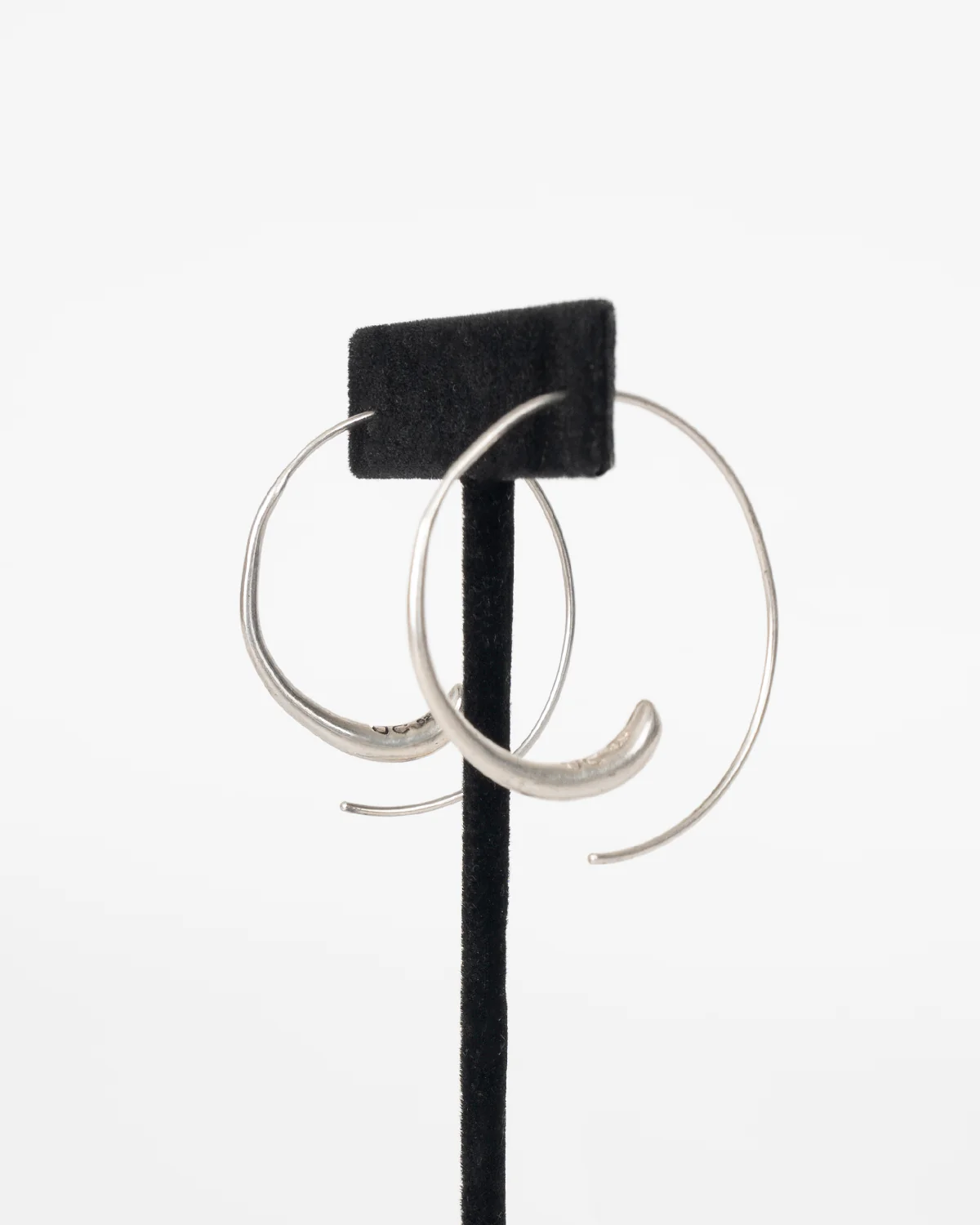 ear O2410