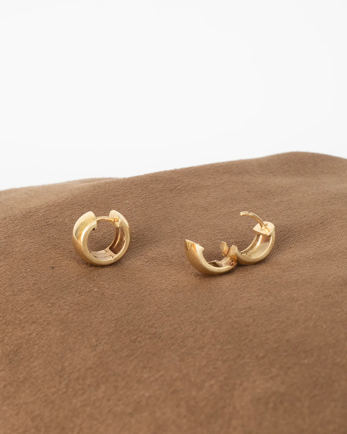ear O2418 - Image 6