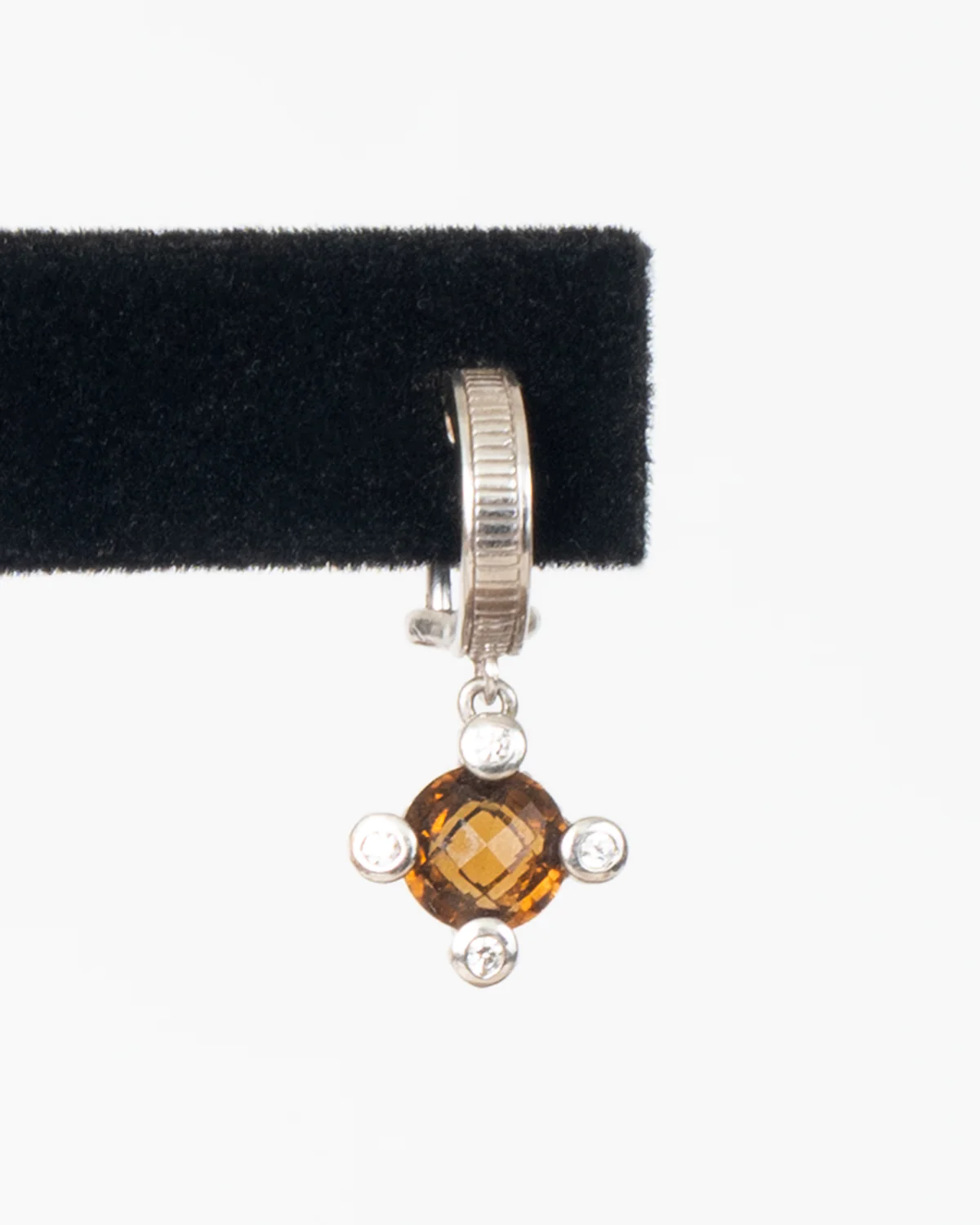 ear O2424 - Image 3