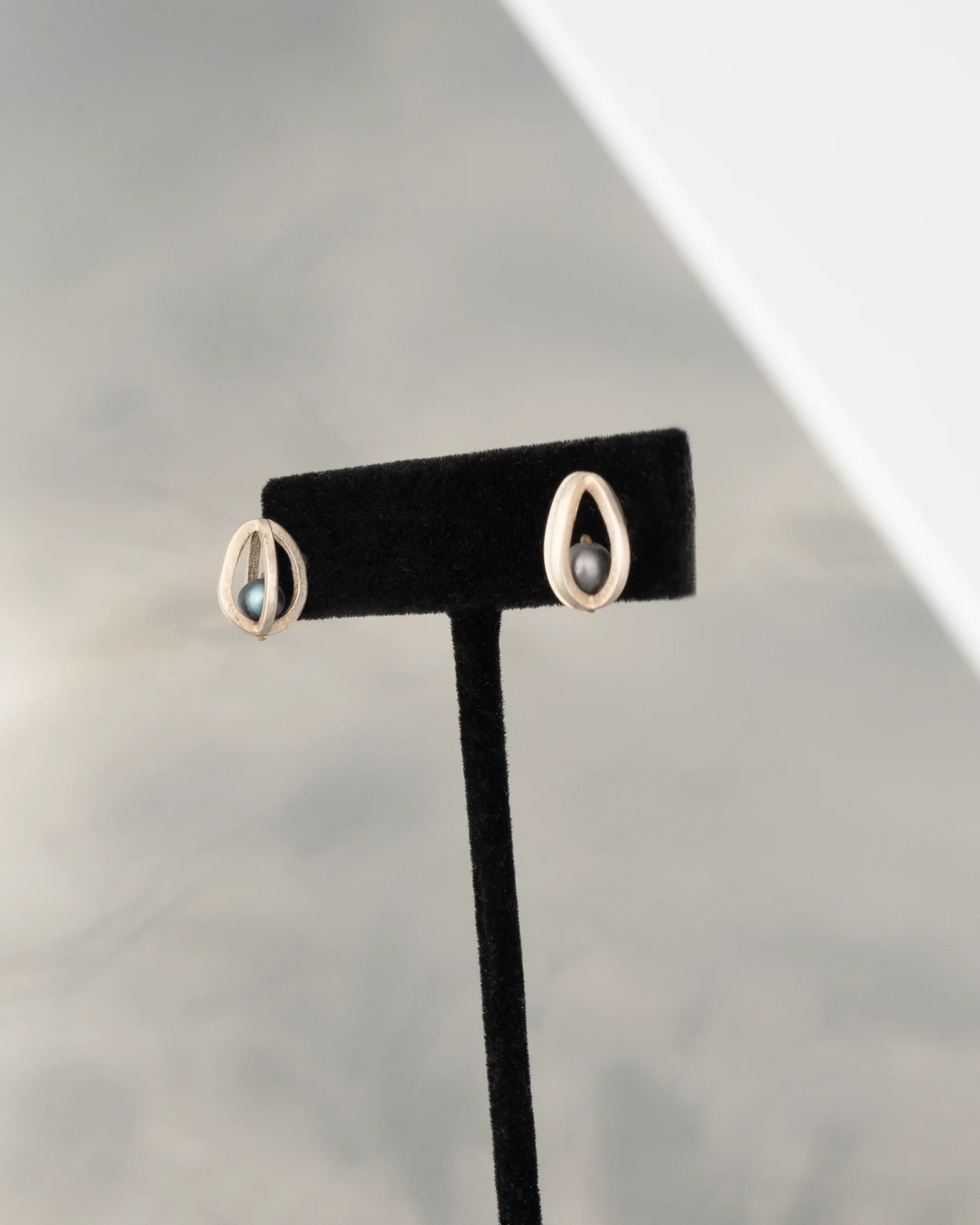 ear O2528