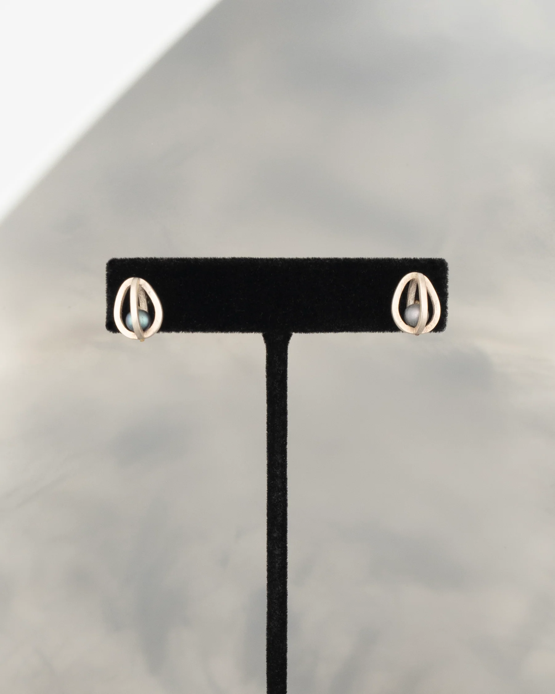 ear O2528 - Image 4