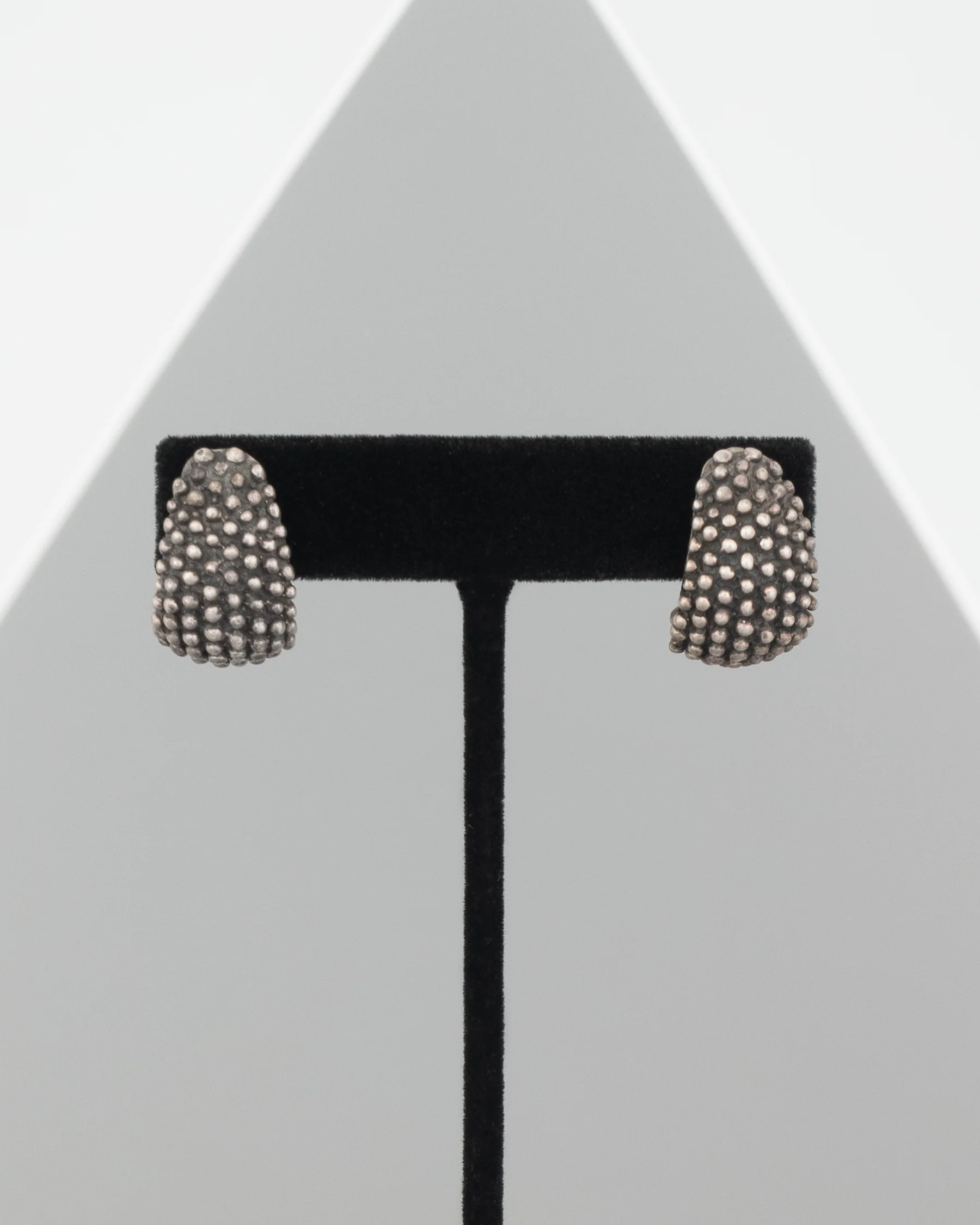 ear O2532 - Image 4