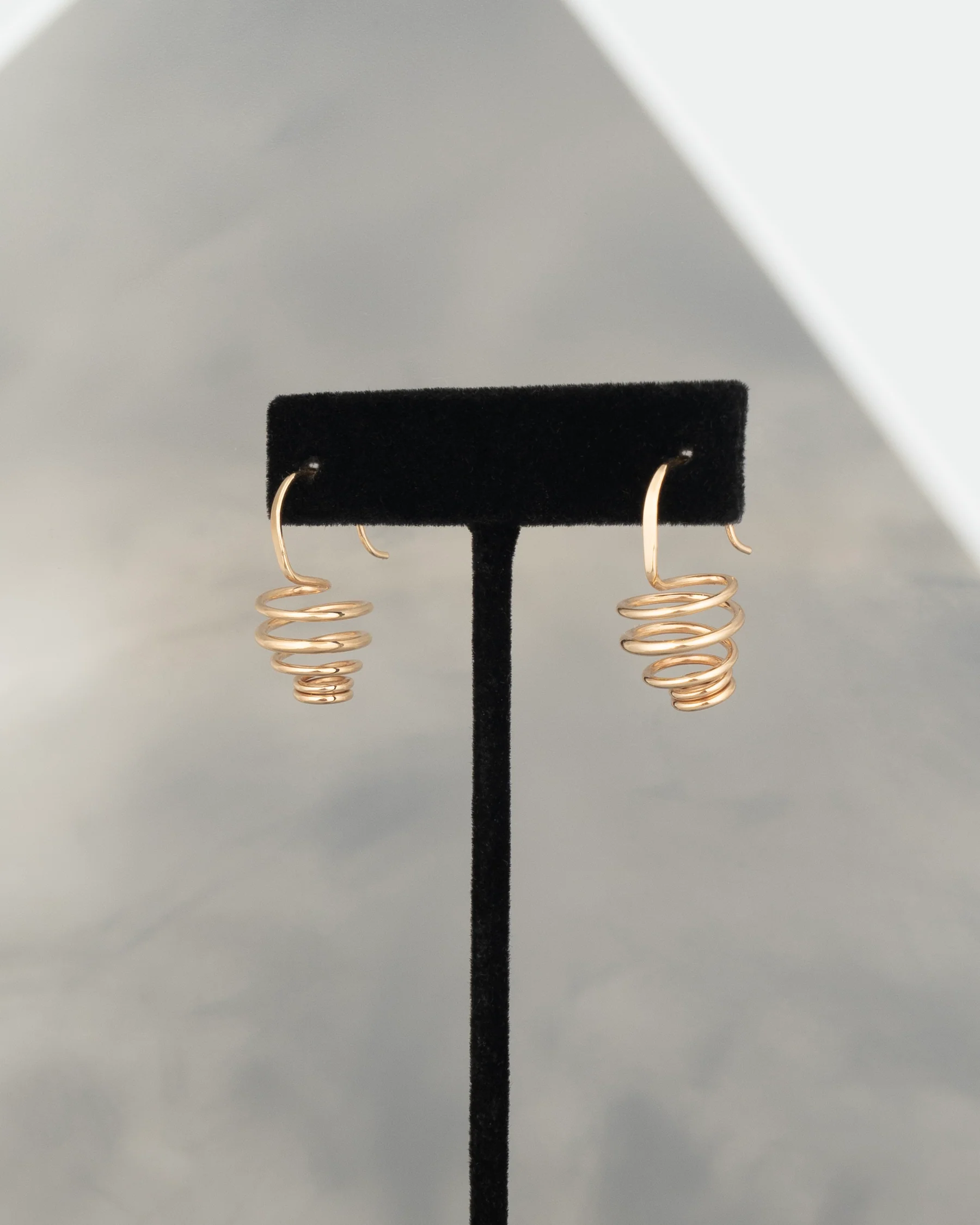 ear O2537