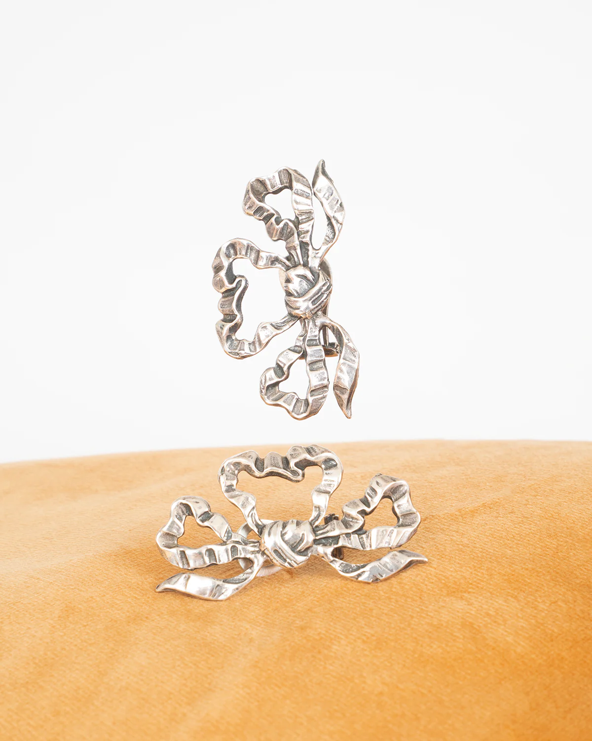 ear S2402 - Image 3