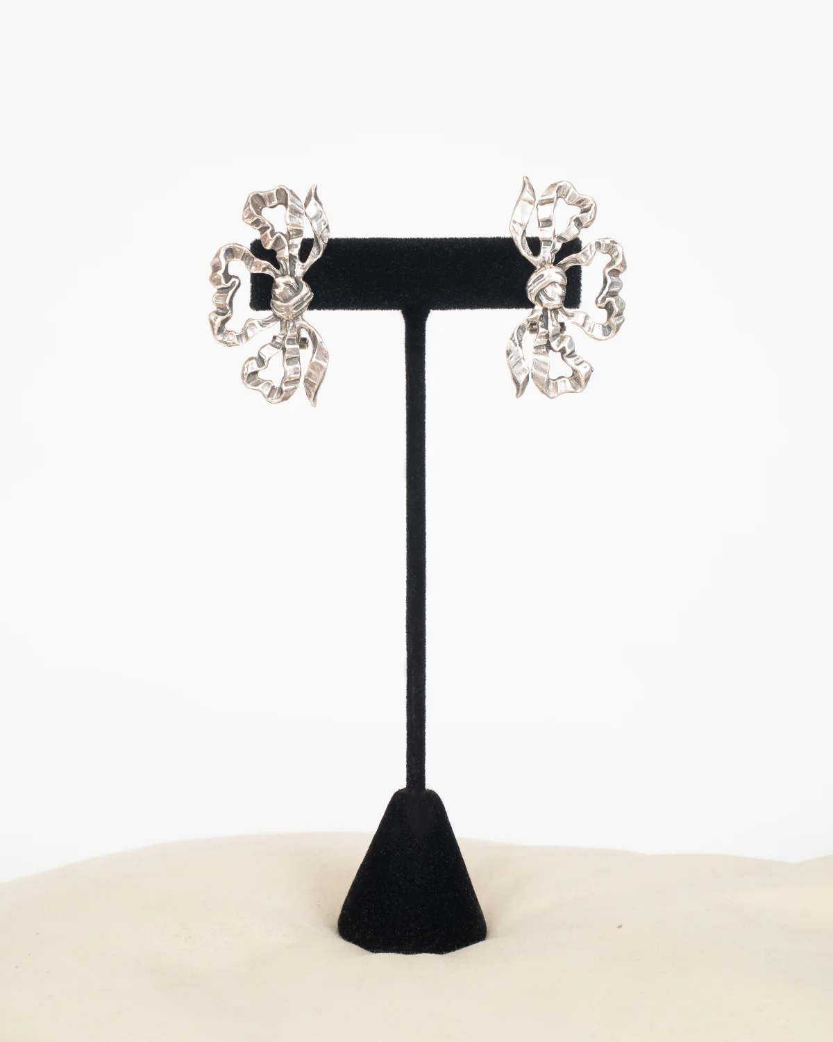 ear S2402 - Image 4