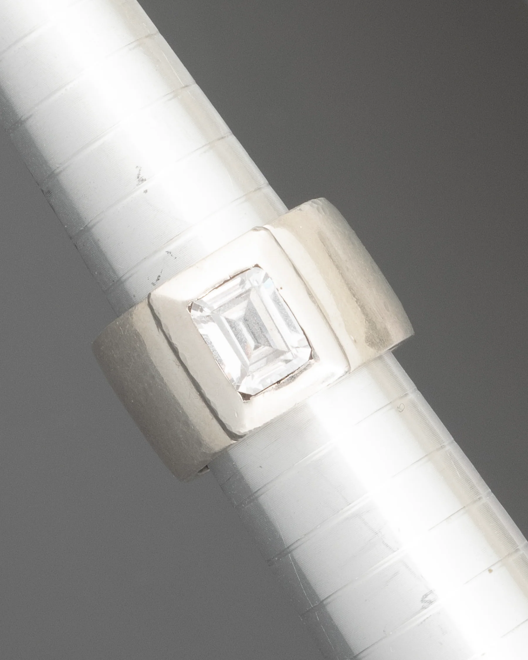 fing A2528 - Image 2