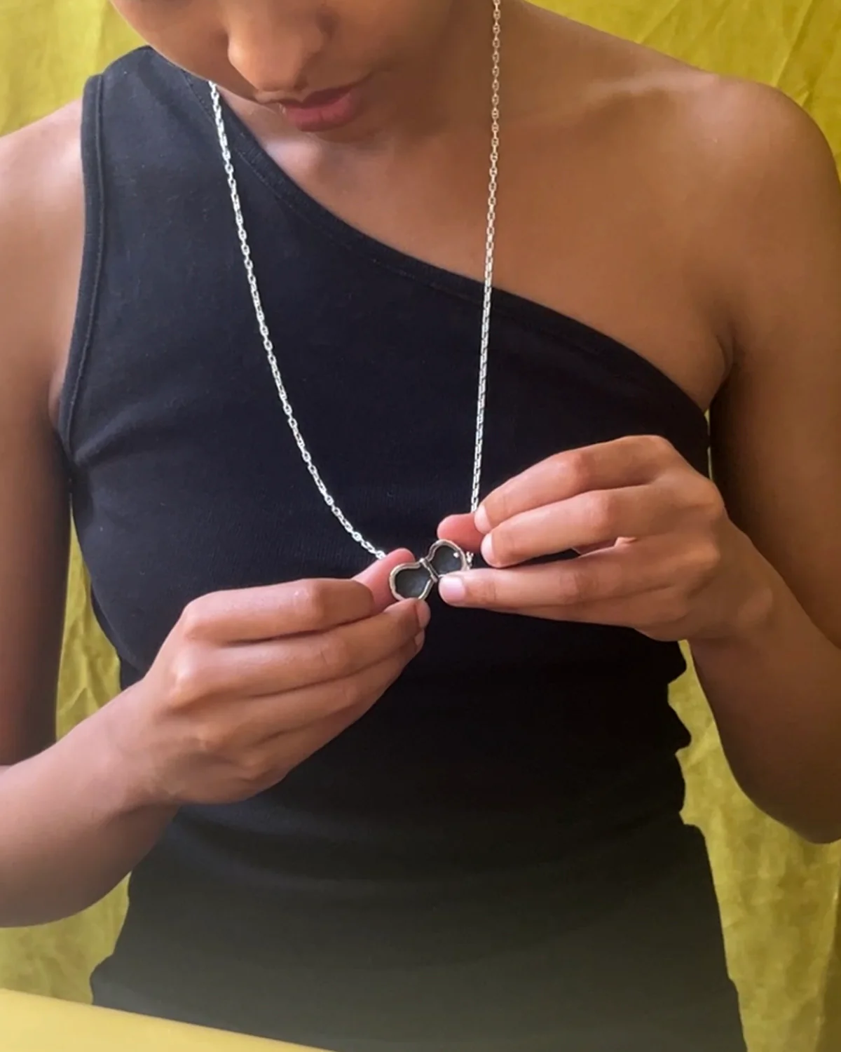 neck A2438 - Image 2