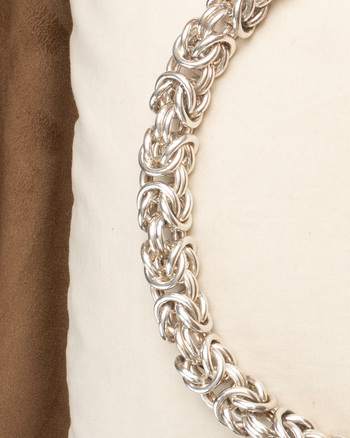 neck A2460 - Image 3