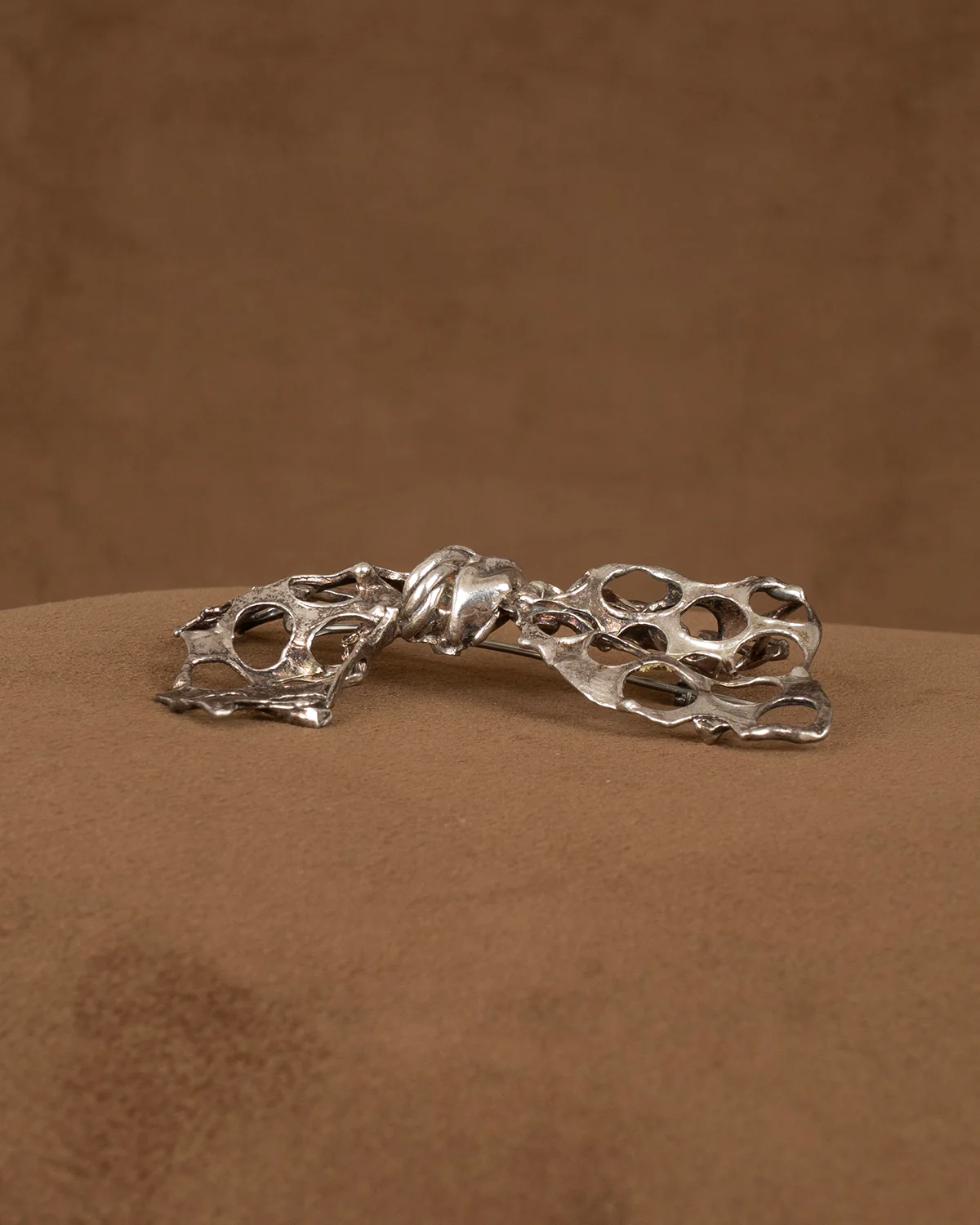 pin J2529 - Image 3