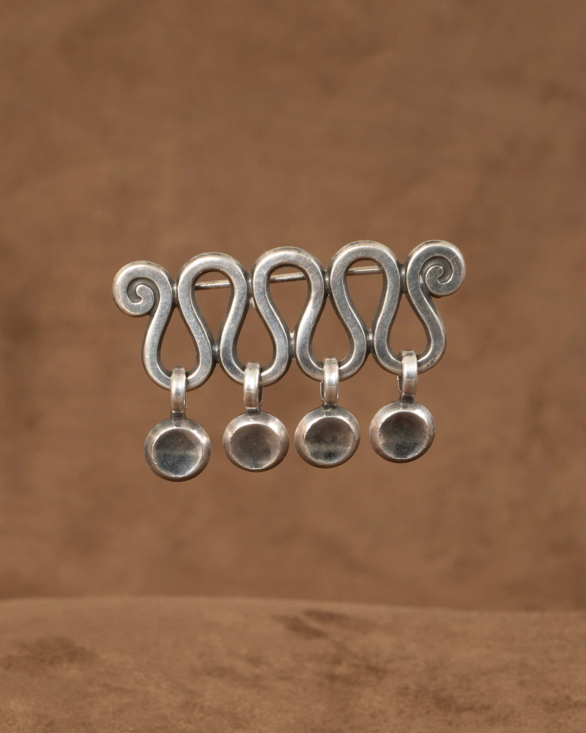 pin O2405 - Image 3