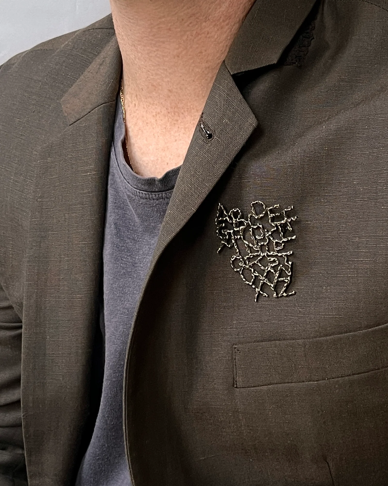 pin S2327 - Image 2
